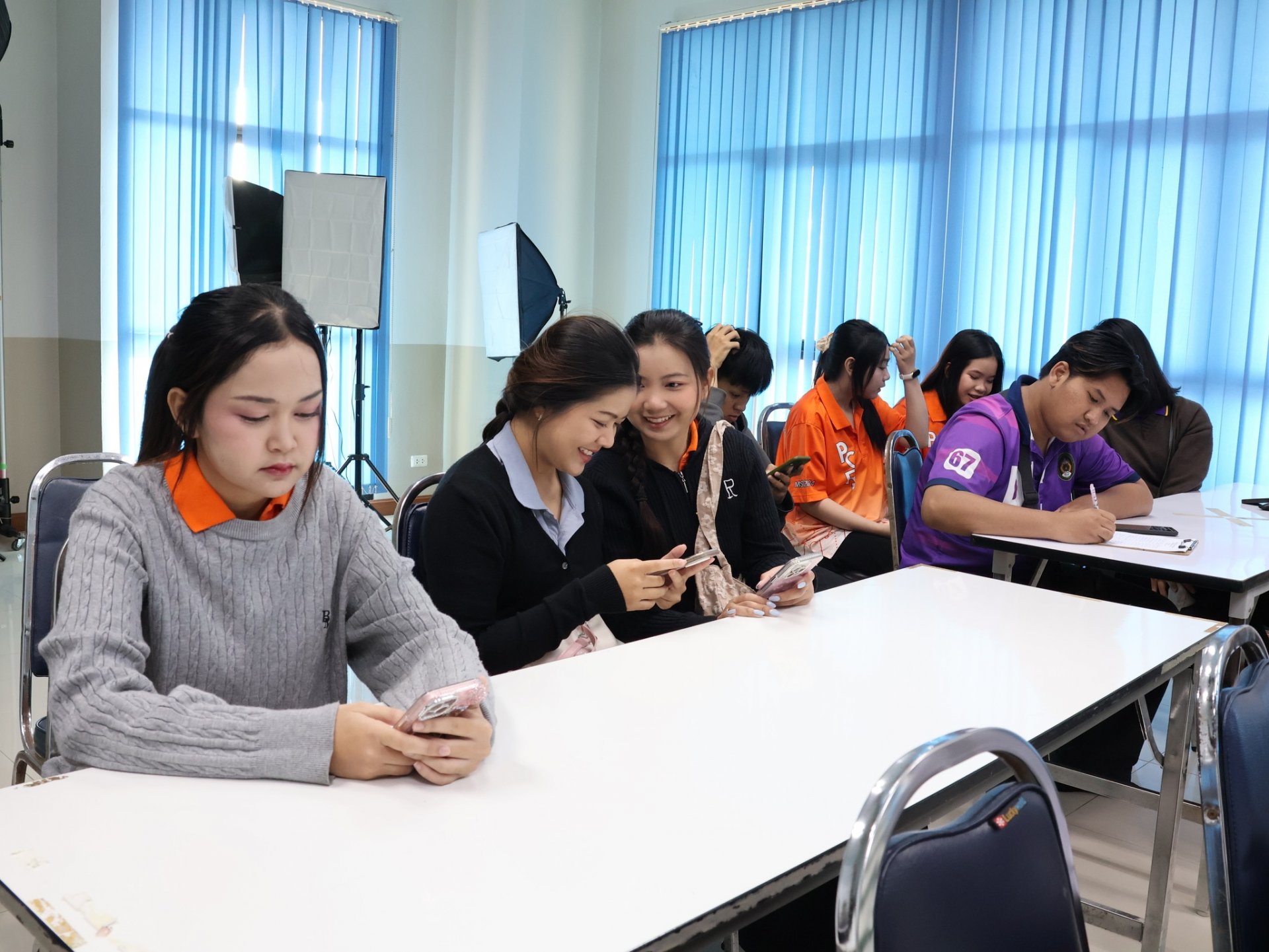 โครงการอบรมเชิงปฏิบัติการ เรื่อง “กลยุทธ์การใช้สื่อสังคมออนไลน์ เพื่อสร้างรายได้สำหรับผู้ประกอบการรุ่นใหม่” - รูปภาพ 4