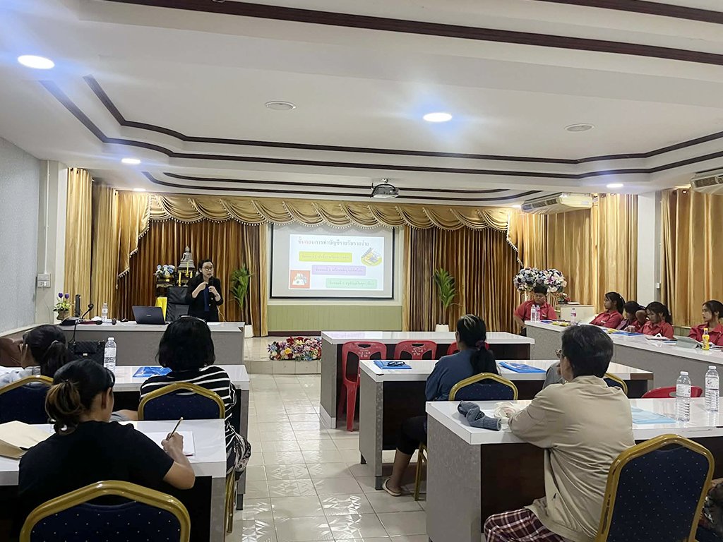 จัดโครงการการจัดการความรู้การพัฒนาภูมิปัญญาท้องถิ่นในการยกระดับผลิตภัณฑ์ผ้าทออำเภอศรีเทพ เพื่อจัดจำหน่ายเป็นผลิตภัณฑ์ของฝากที่ระลึก - รูปภาพ 2