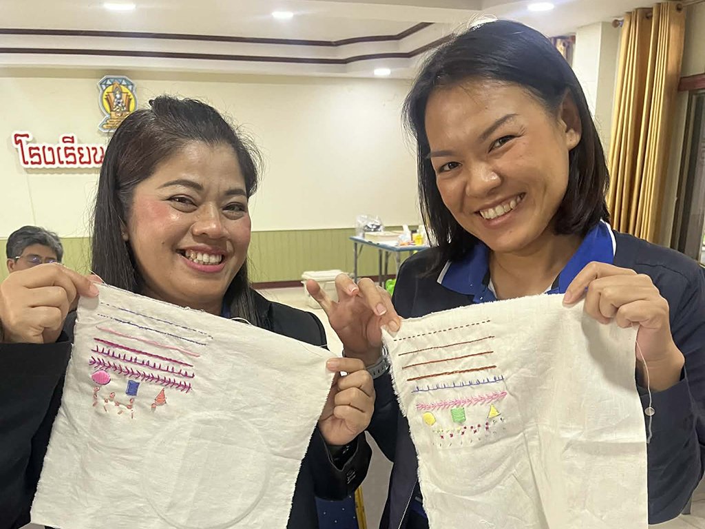 จัดโครงการการจัดการความรู้การพัฒนาภูมิปัญญาท้องถิ่นในการยกระดับผลิตภัณฑ์ผ้าทออำเภอศรีเทพ เพื่อจัดจำหน่ายเป็นผลิตภัณฑ์ของฝากที่ระลึก - รูปภาพ 21