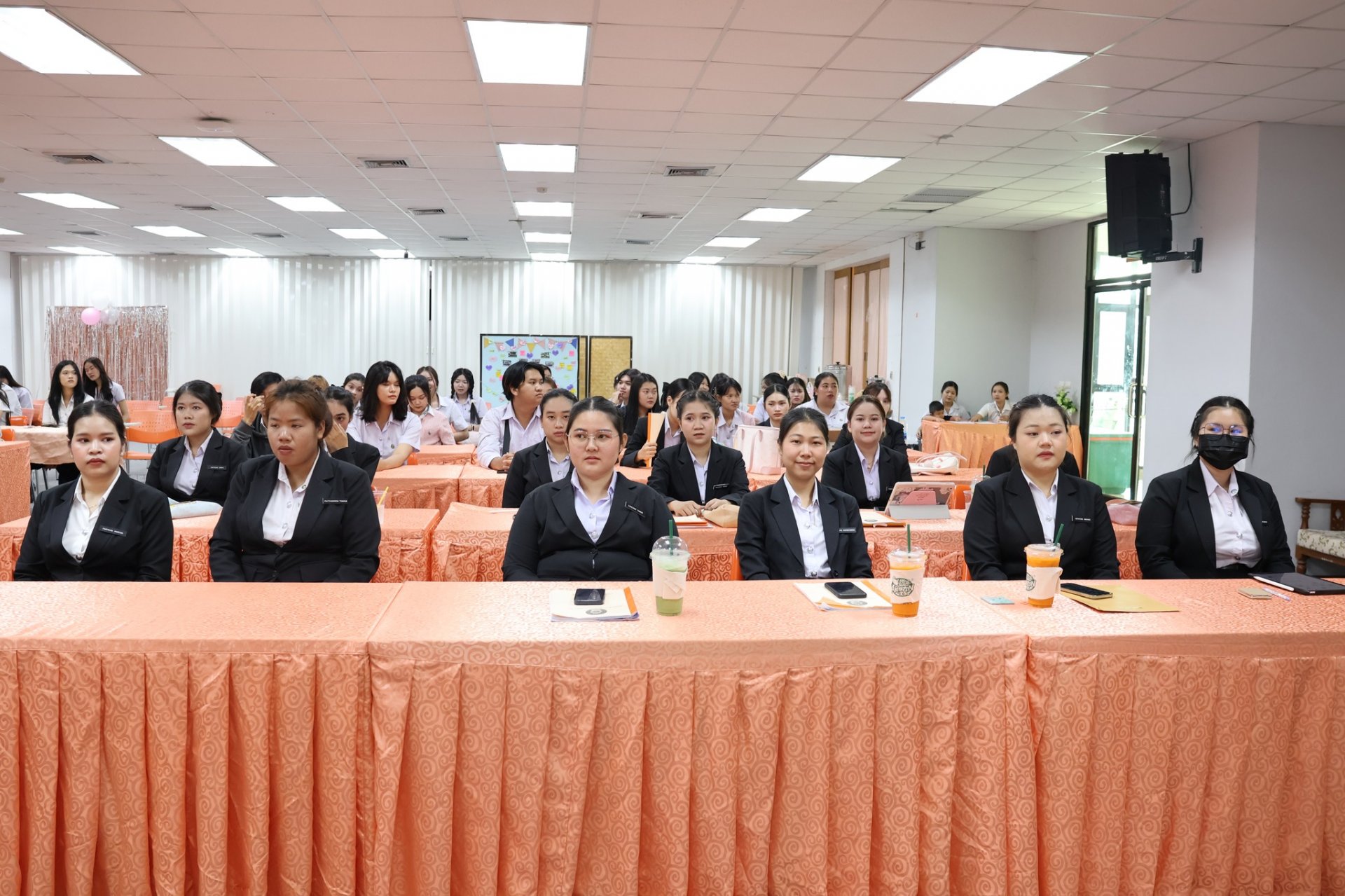 โครงการปัจฉิมนิเทศนักศึกษา ชั้นปีที่ 4 สาขาวิชาการตลาด ประจำปีการศึกษา 2568 - รูปภาพ 25
