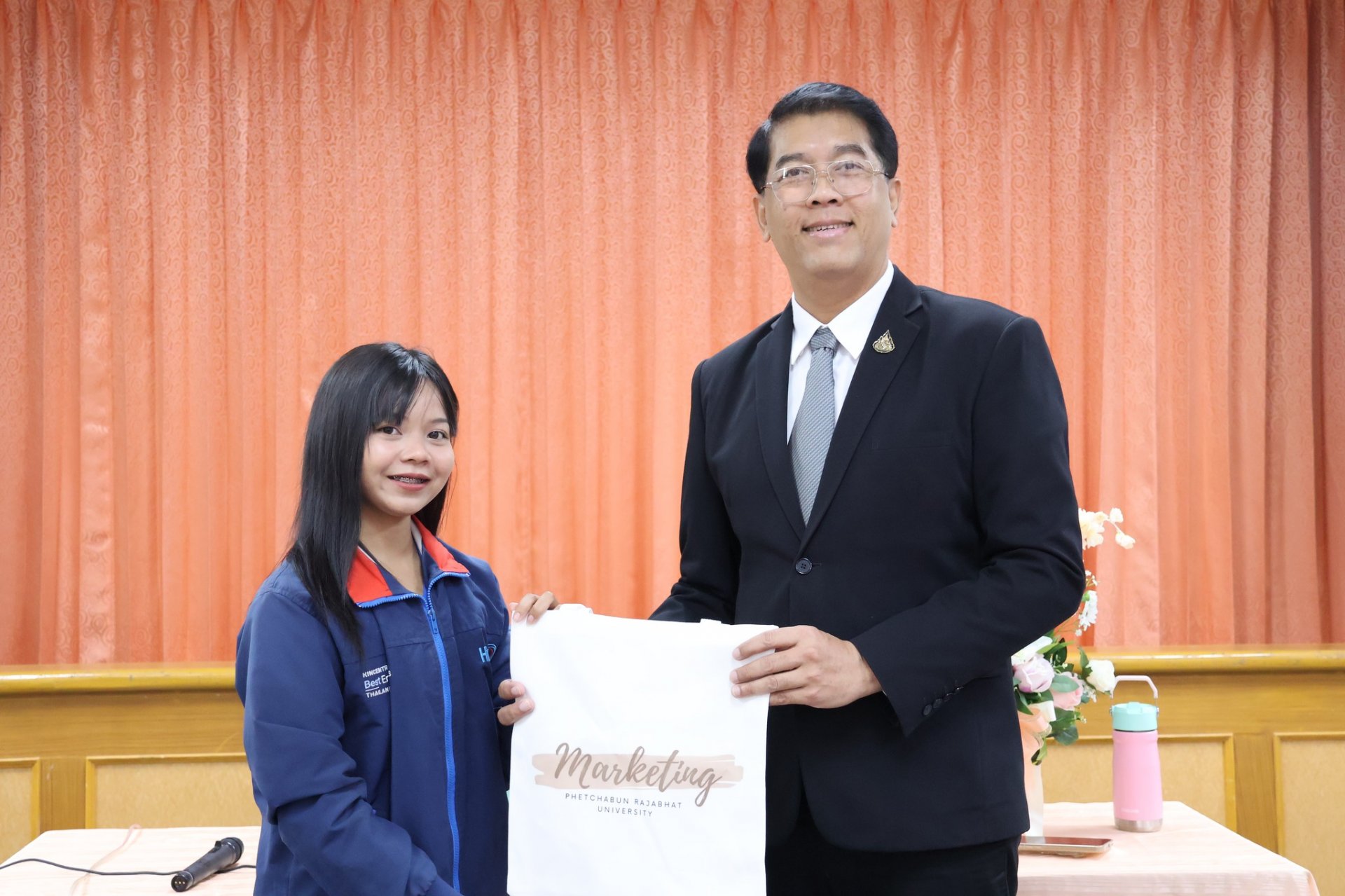โครงการปัจฉิมนิเทศนักศึกษา ชั้นปีที่ 4 สาขาวิชาการตลาด ประจำปีการศึกษา 2568 - รูปภาพ 48