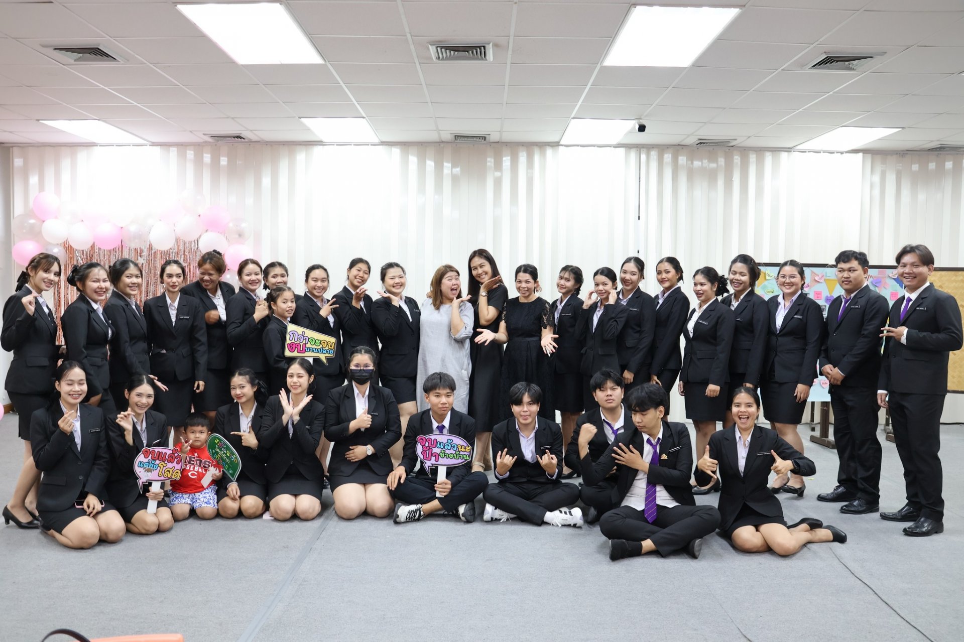โครงการปัจฉิมนิเทศนักศึกษา ชั้นปีที่ 4 สาขาวิชาการตลาด ประจำปีการศึกษา 2568 - รูปภาพ 66