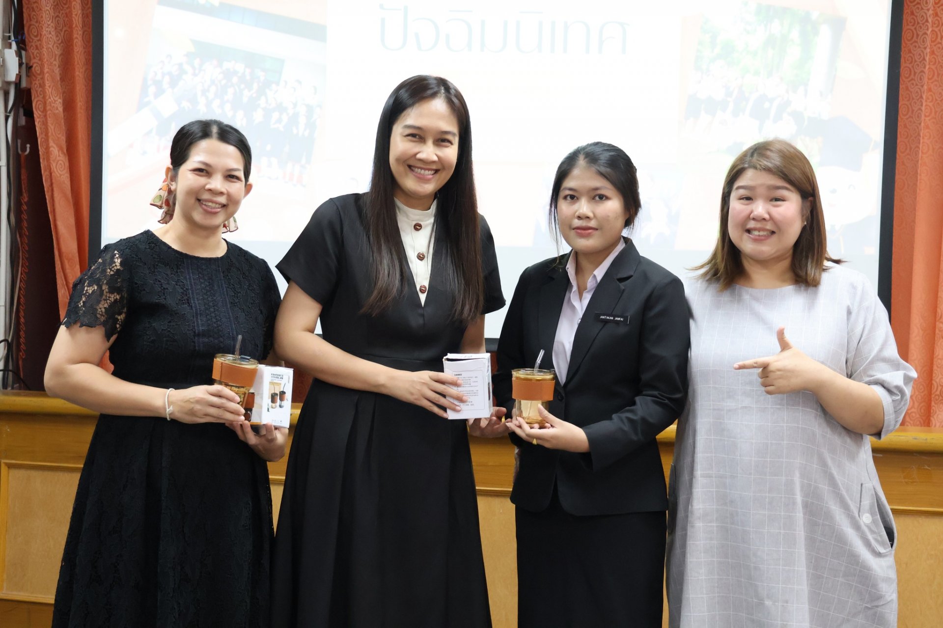 โครงการปัจฉิมนิเทศนักศึกษา ชั้นปีที่ 4 สาขาวิชาการตลาด ประจำปีการศึกษา 2568 - รูปภาพ 68