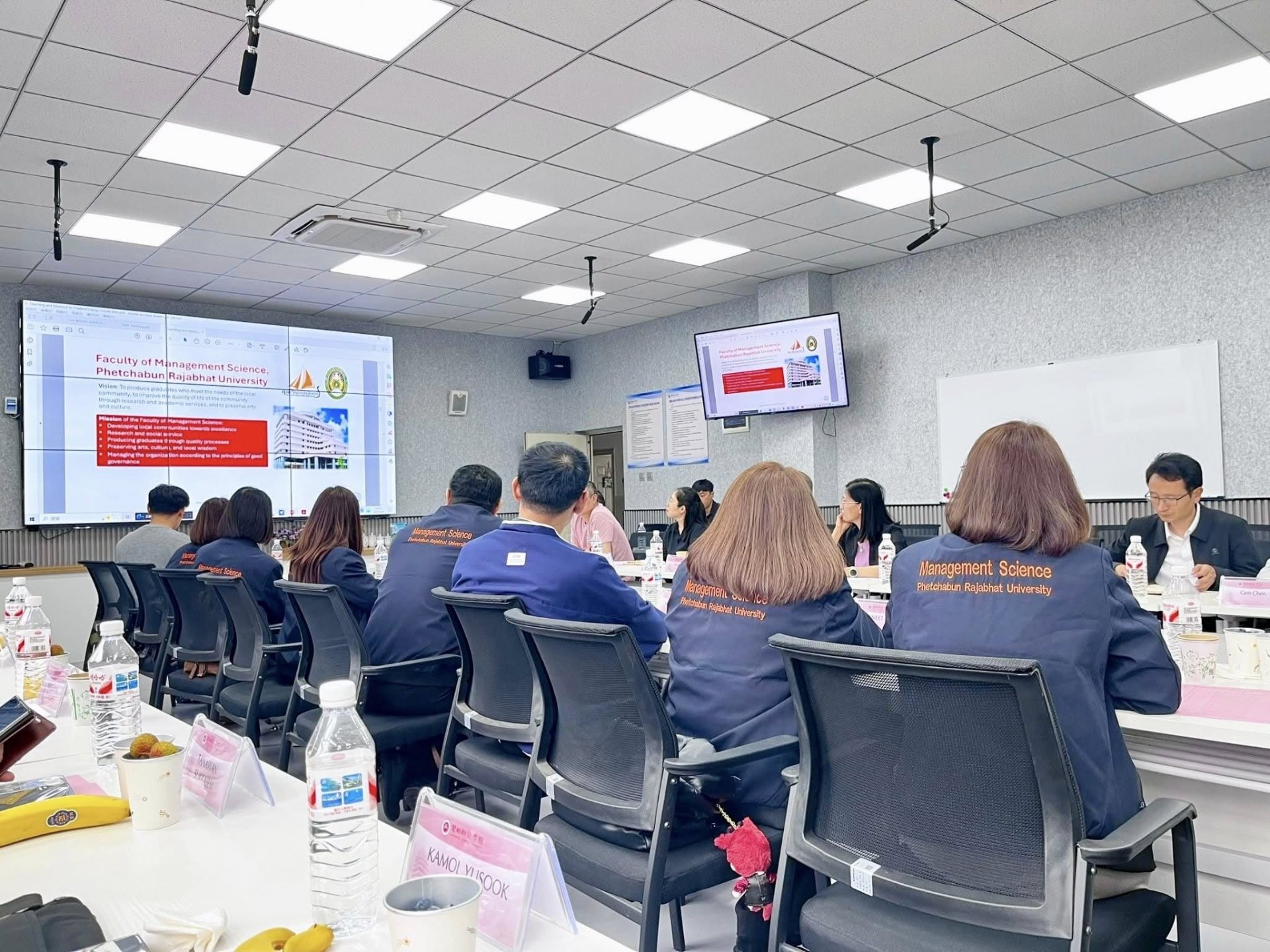 การประชุมความร่วมมือทางวิชาการระหว่างวิทยาลัยการจัดการและเศรษฐศาสตร์ มหาวิทยาลัยฉู่สย่ง ประเทศจีน กับคณะวิทยาการจัดการ มหาวิทยาลัยราชภัฏเพชรบูรณ์ - รูปภาพ 6