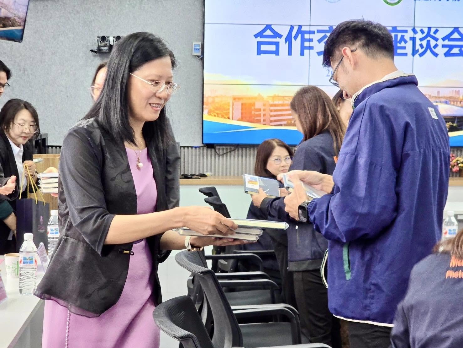 การประชุมความร่วมมือทางวิชาการระหว่างวิทยาลัยการจัดการและเศรษฐศาสตร์ มหาวิทยาลัยฉู่สย่ง ประเทศจีน กับคณะวิทยาการจัดการ มหาวิทยาลัยราชภัฏเพชรบูรณ์ - รูปภาพ 11