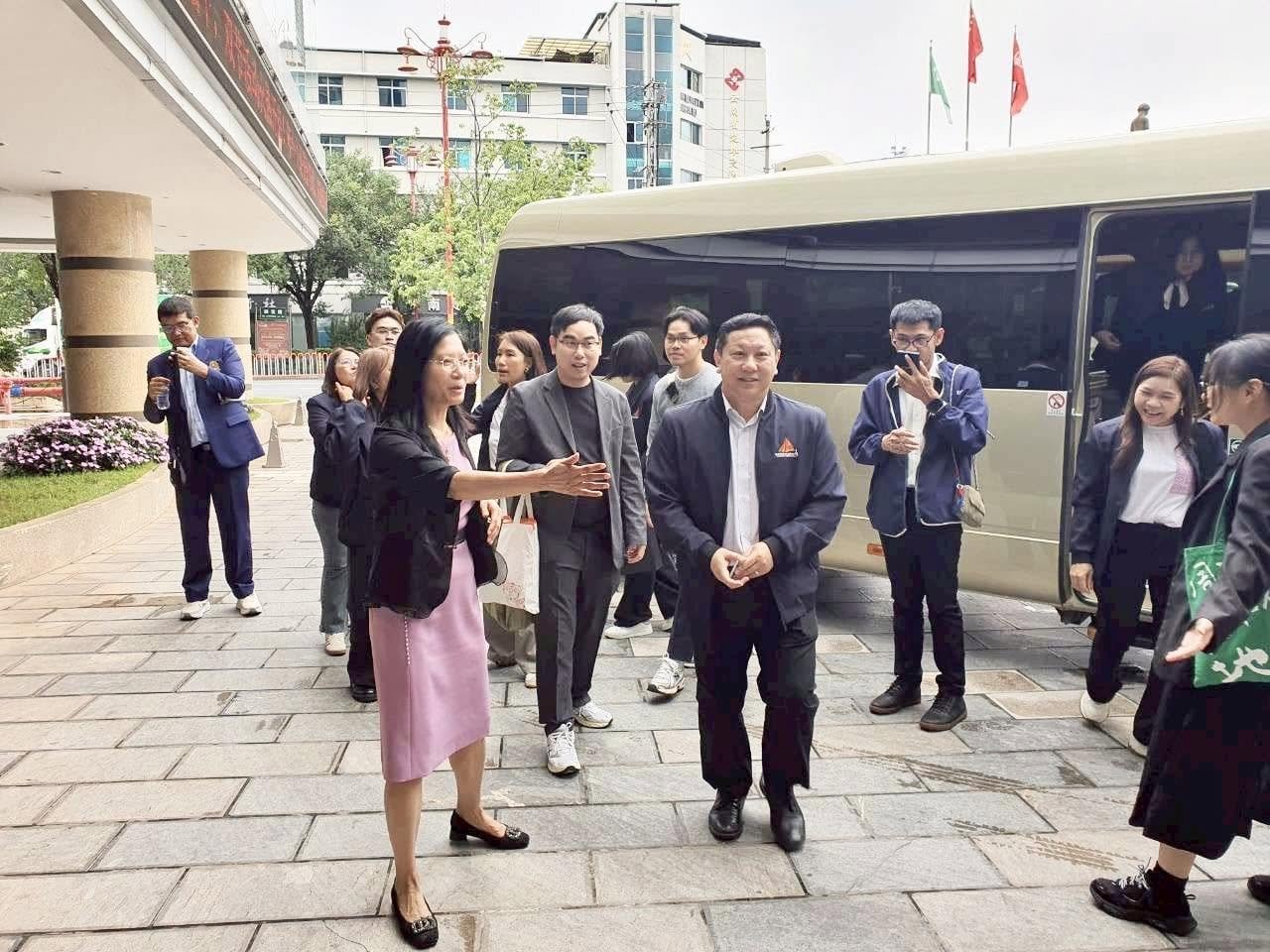 การประชุมความร่วมมือทางวิชาการระหว่างวิทยาลัยการจัดการและเศรษฐศาสตร์ มหาวิทยาลัยฉู่สย่ง ประเทศจีน กับคณะวิทยาการจัดการ มหาวิทยาลัยราชภัฏเพชรบูรณ์ - รูปภาพ 16