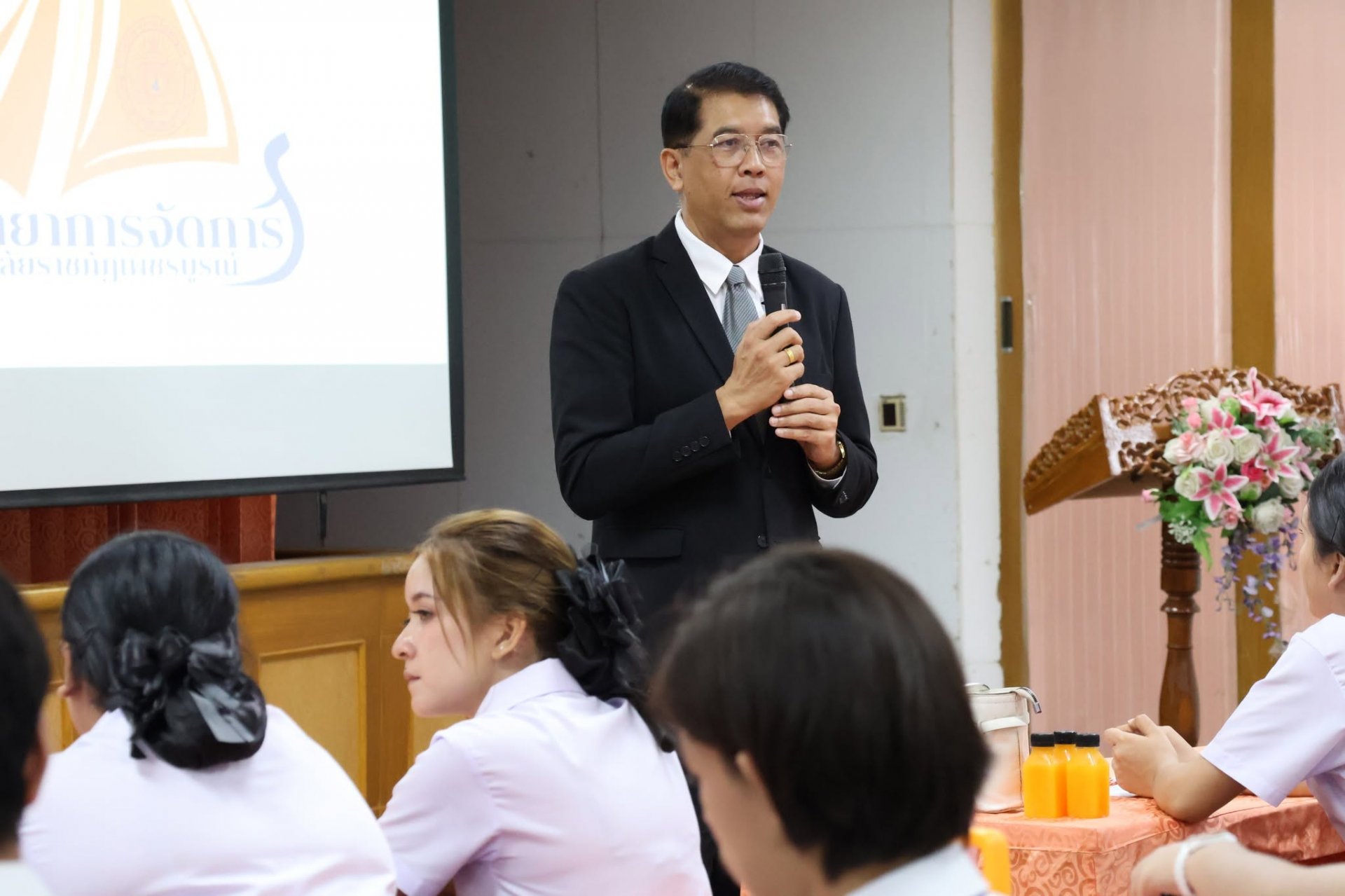 โครงการส่งเสริมคุณลักษณะบัณฑิตที่พึงประสงค์ และการเตรียมความพร้อมสู่การเป็นนักศึกษา สำหรับนักศึกษาชั้นปีที่ 1 คณะวิทยาการจัดการ - รูปภาพ 50