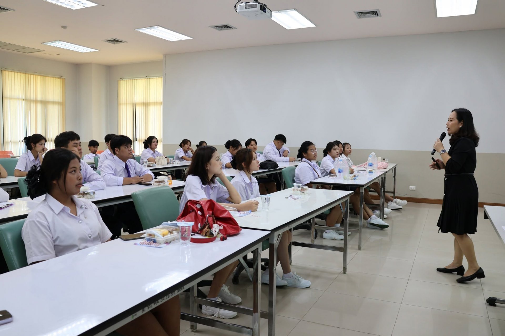 โครงการส่งเสริมคุณลักษณะบัณฑิตที่พึงประสงค์ และการเตรียมความพร้อมสู่การเป็นนักศึกษา สำหรับนักศึกษาชั้นปีที่ 1 คณะวิทยาการจัดการ - รูปภาพ 52