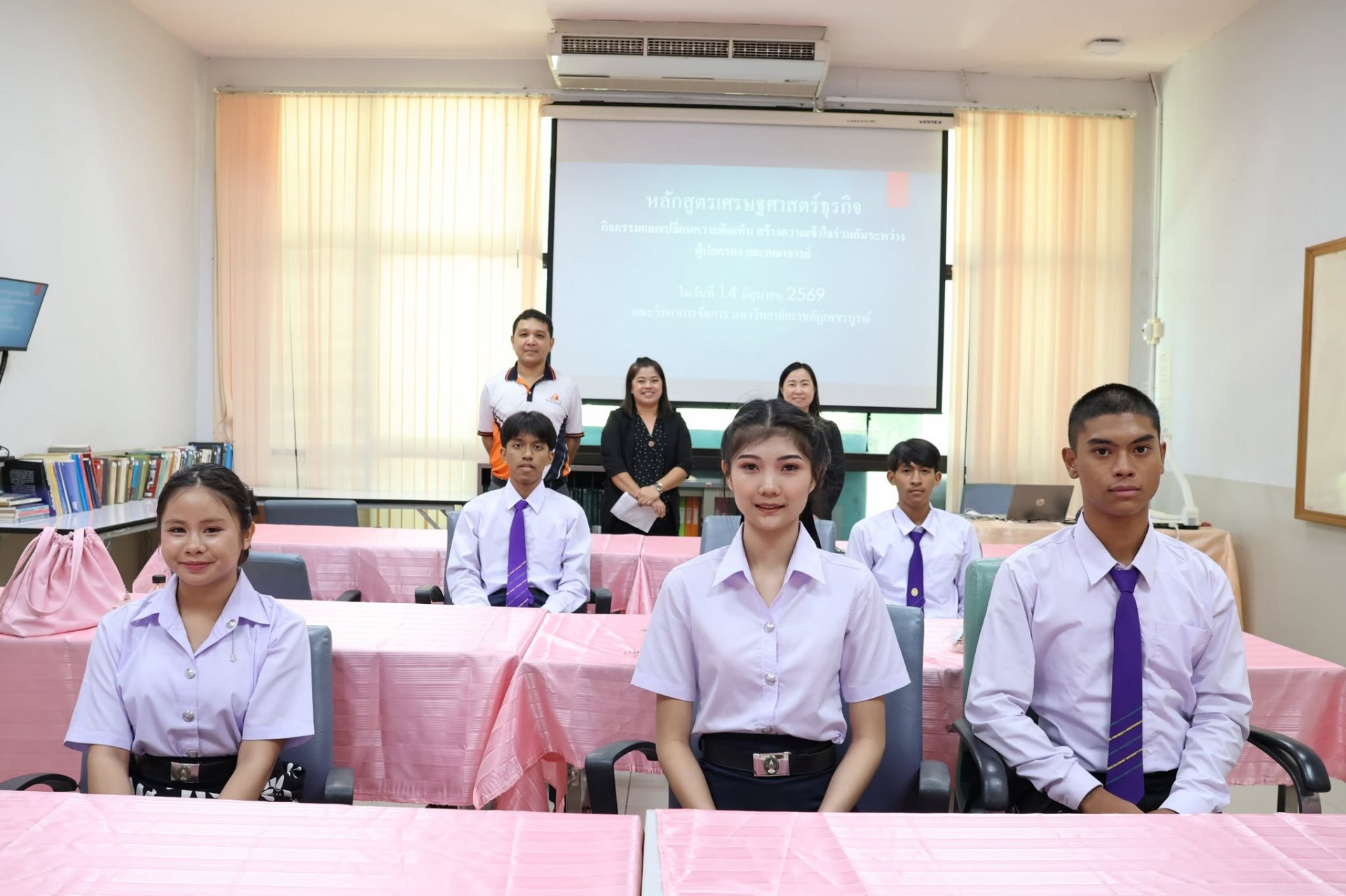 โครงการส่งเสริมคุณลักษณะบัณฑิตที่พึงประสงค์ และการเตรียมความพร้อมสู่การเป็นนักศึกษา สำหรับนักศึกษาชั้นปีที่ 1 คณะวิทยาการจัดการ - รูปภาพ 57