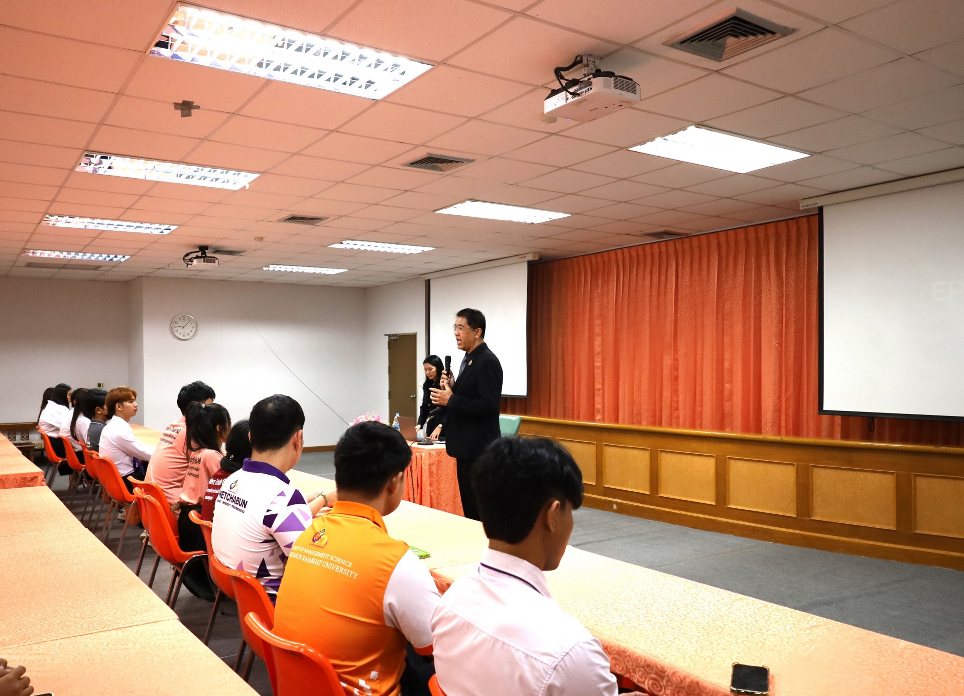 โครงการอบรมการยกระดับสมรรถนะทักษะด้านดิจิทัลและการประยุกต์ใช้เทคโนโลยีปัญญาประดิษฐ์ (AI) ของประชากรกลุ่มวัยเรียนระดับอุดมศึกษา คณะวิทยาการจัดการ สำหรับนักศึกษาชั้นปีที่ 4 - รูปภาพ 2