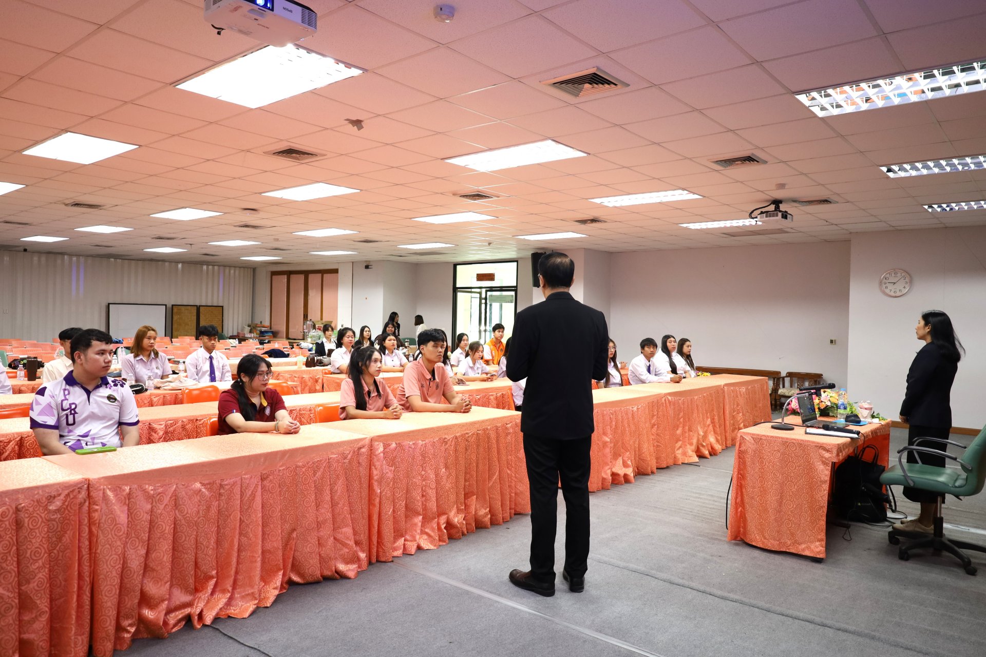 โครงการอบรมการยกระดับสมรรถนะทักษะด้านดิจิทัลและการประยุกต์ใช้เทคโนโลยีปัญญาประดิษฐ์ (AI) ของประชากรกลุ่มวัยเรียนระดับอุดมศึกษา คณะวิทยาการจัดการ สำหรับนักศึกษาชั้นปีที่ 4 - รูปภาพ 3