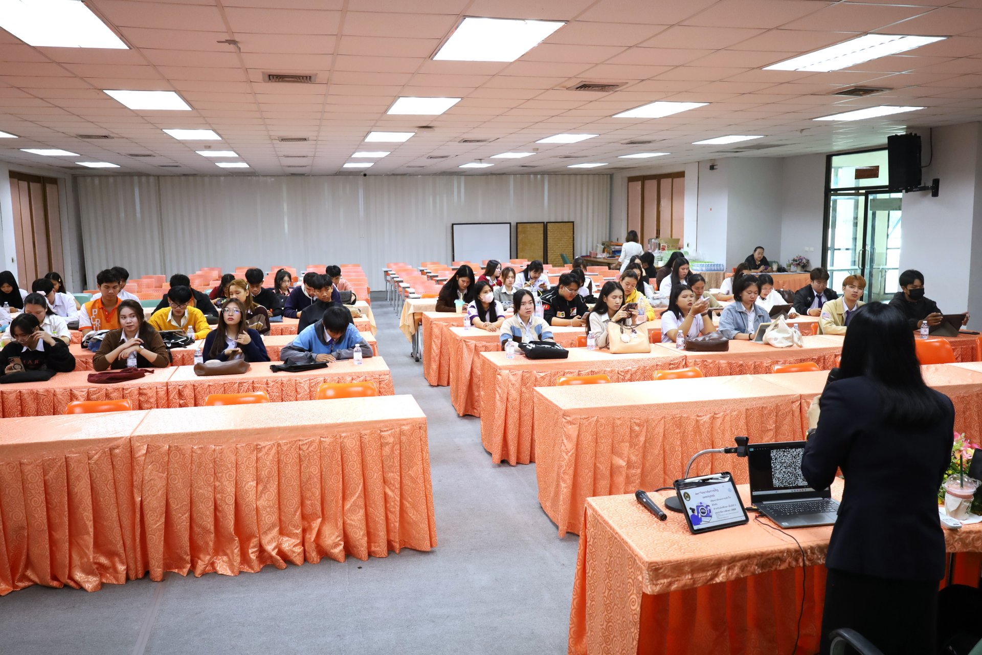 โครงการอบรมการยกระดับสมรรถนะทักษะด้านดิจิทัลและการประยุกต์ใช้เทคโนโลยีปัญญาประดิษฐ์ (AI) ของประชากรกลุ่มวัยเรียนระดับอุดมศึกษา คณะวิทยาการจัดการ สำหรับนักศึกษาชั้นปีที่ 4 - รูปภาพ 5
