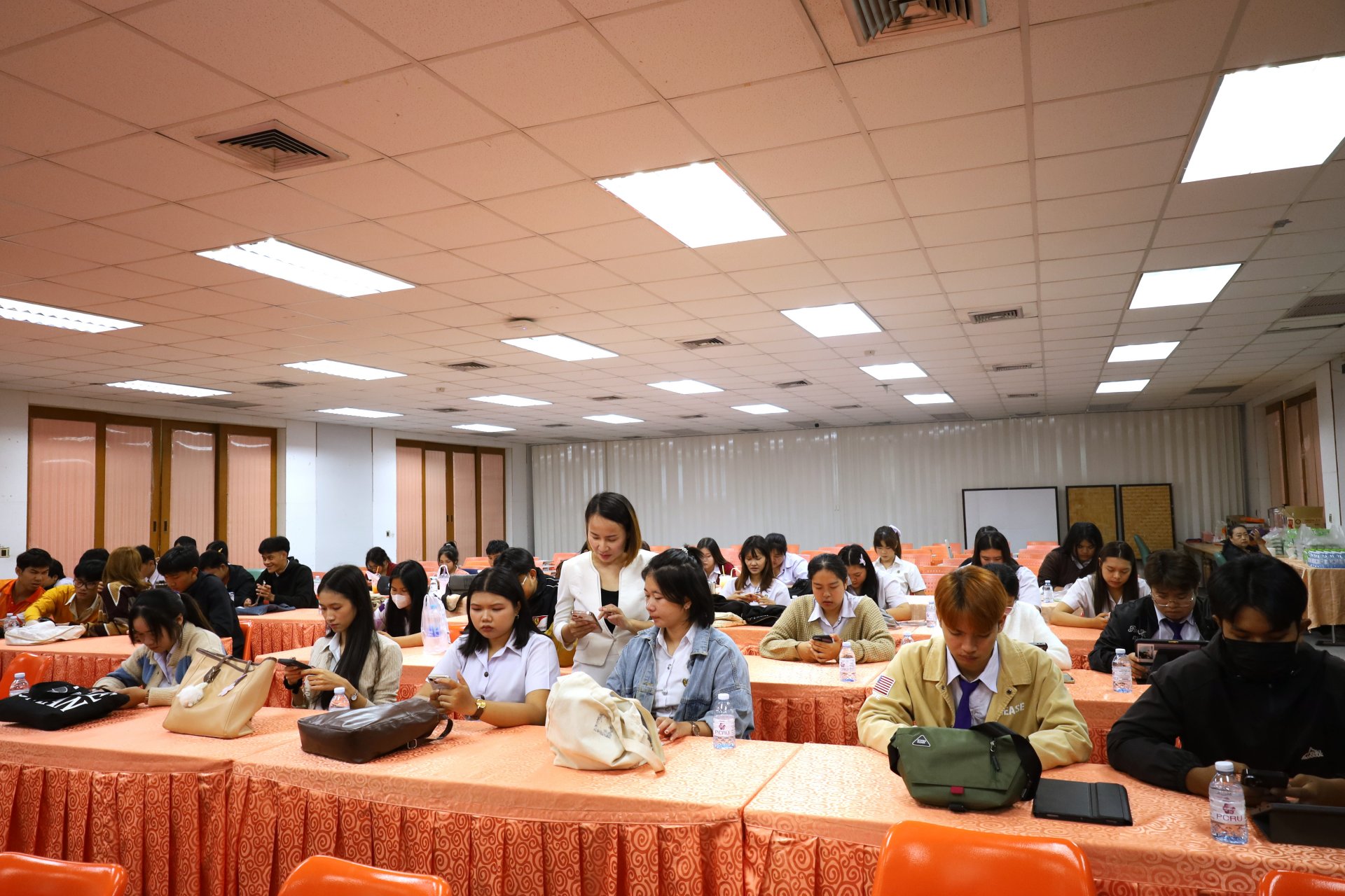 โครงการอบรมการยกระดับสมรรถนะทักษะด้านดิจิทัลและการประยุกต์ใช้เทคโนโลยีปัญญาประดิษฐ์ (AI) ของประชากรกลุ่มวัยเรียนระดับอุดมศึกษา คณะวิทยาการจัดการ สำหรับนักศึกษาชั้นปีที่ 4 - รูปภาพ 6