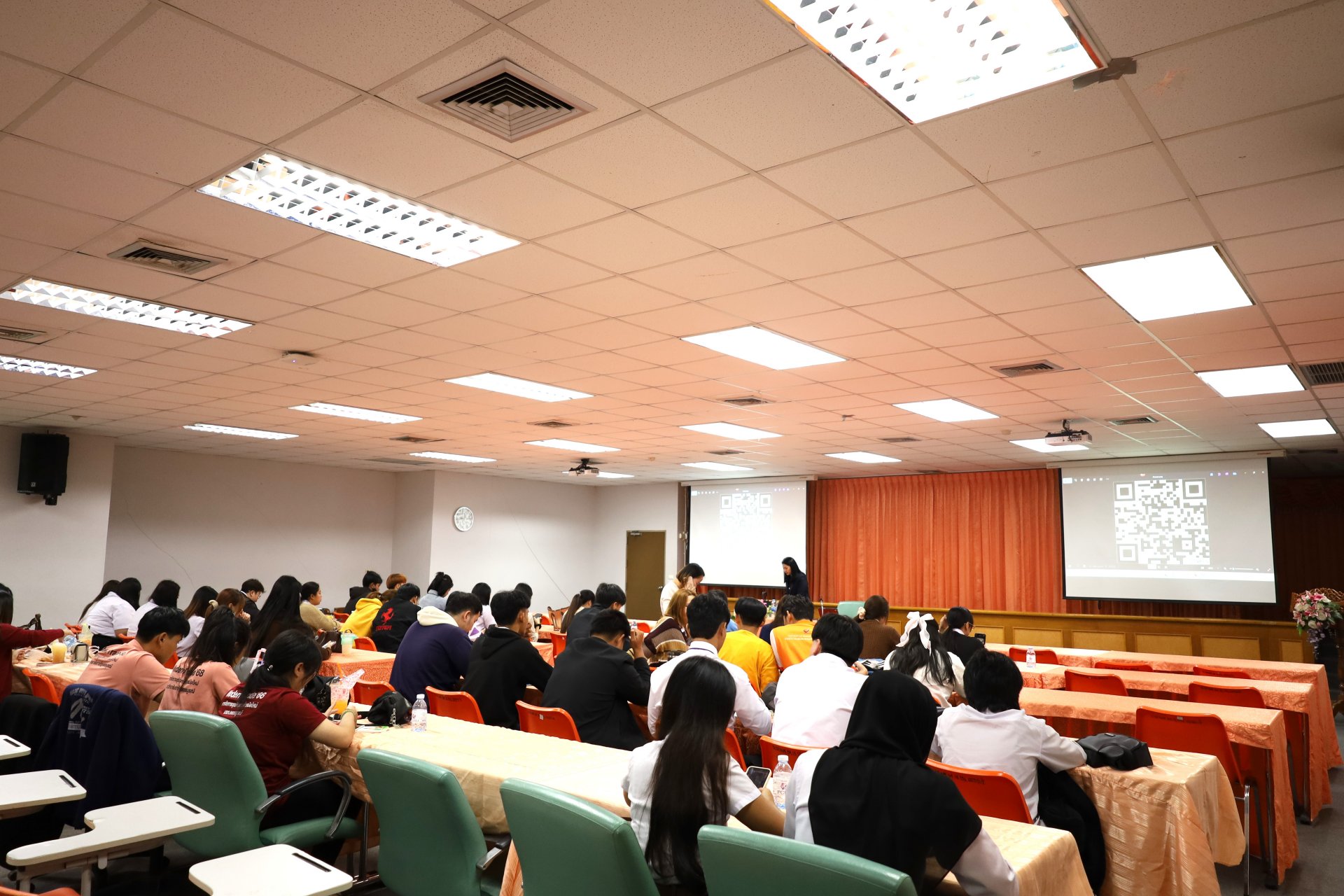 โครงการอบรมการยกระดับสมรรถนะทักษะด้านดิจิทัลและการประยุกต์ใช้เทคโนโลยีปัญญาประดิษฐ์ (AI) ของประชากรกลุ่มวัยเรียนระดับอุดมศึกษา คณะวิทยาการจัดการ สำหรับนักศึกษาชั้นปีที่ 4 - รูปภาพ 7