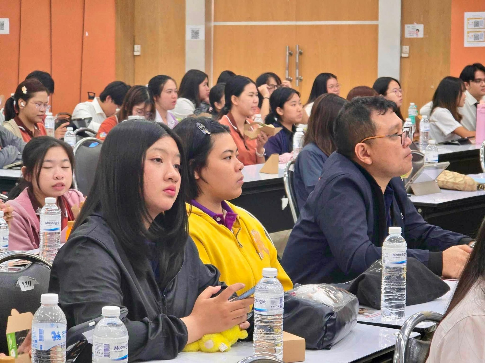 โครงการ Investor talk : โครงการรณรงค์สร้างวินัยทางการเงิน หัวข้อ : เงินทองต้องวางแผน & ครบเครื่องเรื่องลงทุน - รูปภาพ 3