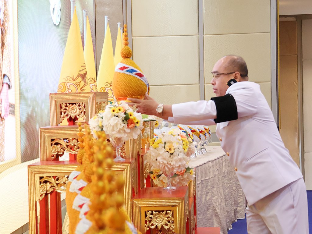 ถวายพระพรชัยมงคล เนื่องในโอกาสวันเฉลิมพระชนมพรรษา พระบาทสมเด็จพระปรเมนทรรามาธิบดีศรีสินทรมหาวชิราลงกรณ พระวชิรเกล้าเจ้าอยู่หัว - รูปภาพ 2