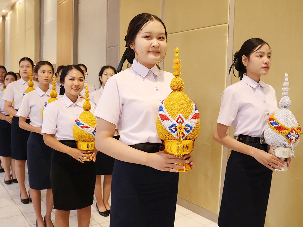 ถวายพระพรชัยมงคล เนื่องในโอกาสวันเฉลิมพระชนมพรรษา พระบาทสมเด็จพระปรเมนทรรามาธิบดีศรีสินทรมหาวชิราลงกรณ พระวชิรเกล้าเจ้าอยู่หัว - รูปภาพ 14