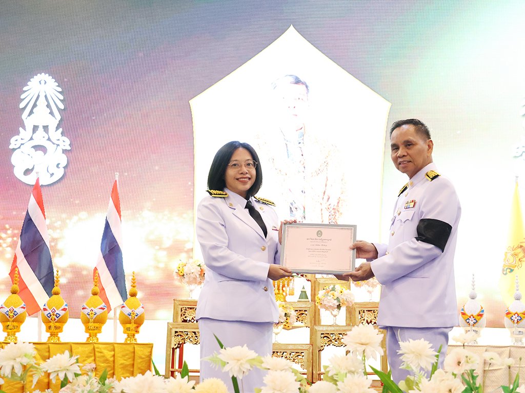 ถวายพระพรชัยมงคล เนื่องในโอกาสวันเฉลิมพระชนมพรรษา พระบาทสมเด็จพระปรเมนทรรามาธิบดีศรีสินทรมหาวชิราลงกรณ พระวชิรเกล้าเจ้าอยู่หัว - รูปภาพ 16