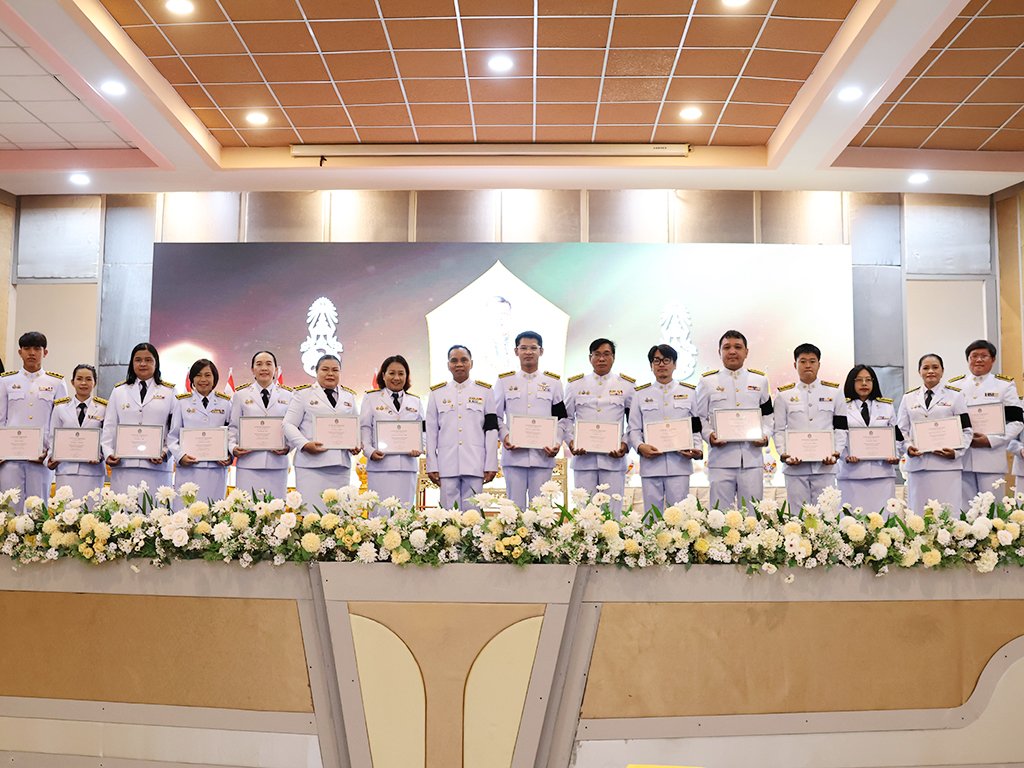 ถวายพระพรชัยมงคล เนื่องในโอกาสวันเฉลิมพระชนมพรรษา พระบาทสมเด็จพระปรเมนทรรามาธิบดีศรีสินทรมหาวชิราลงกรณ พระวชิรเกล้าเจ้าอยู่หัว - รูปภาพ 17
