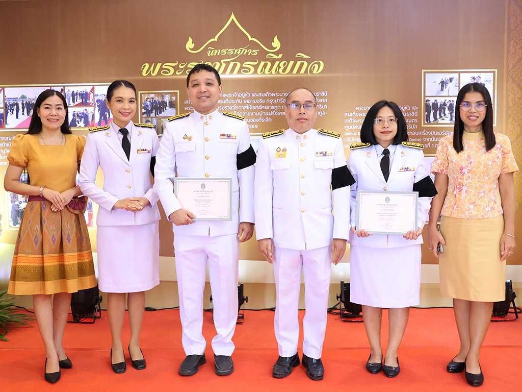 ถวายพระพรชัยมงคล เนื่องในโอกาสวันเฉลิมพระชนมพรรษา พระบาทสมเด็จพระปรเมนทรรามาธิบดีศรีสินทรมหาวชิราลงกรณ พระวชิรเกล้าเจ้าอยู่หัว - รูปภาพ 24