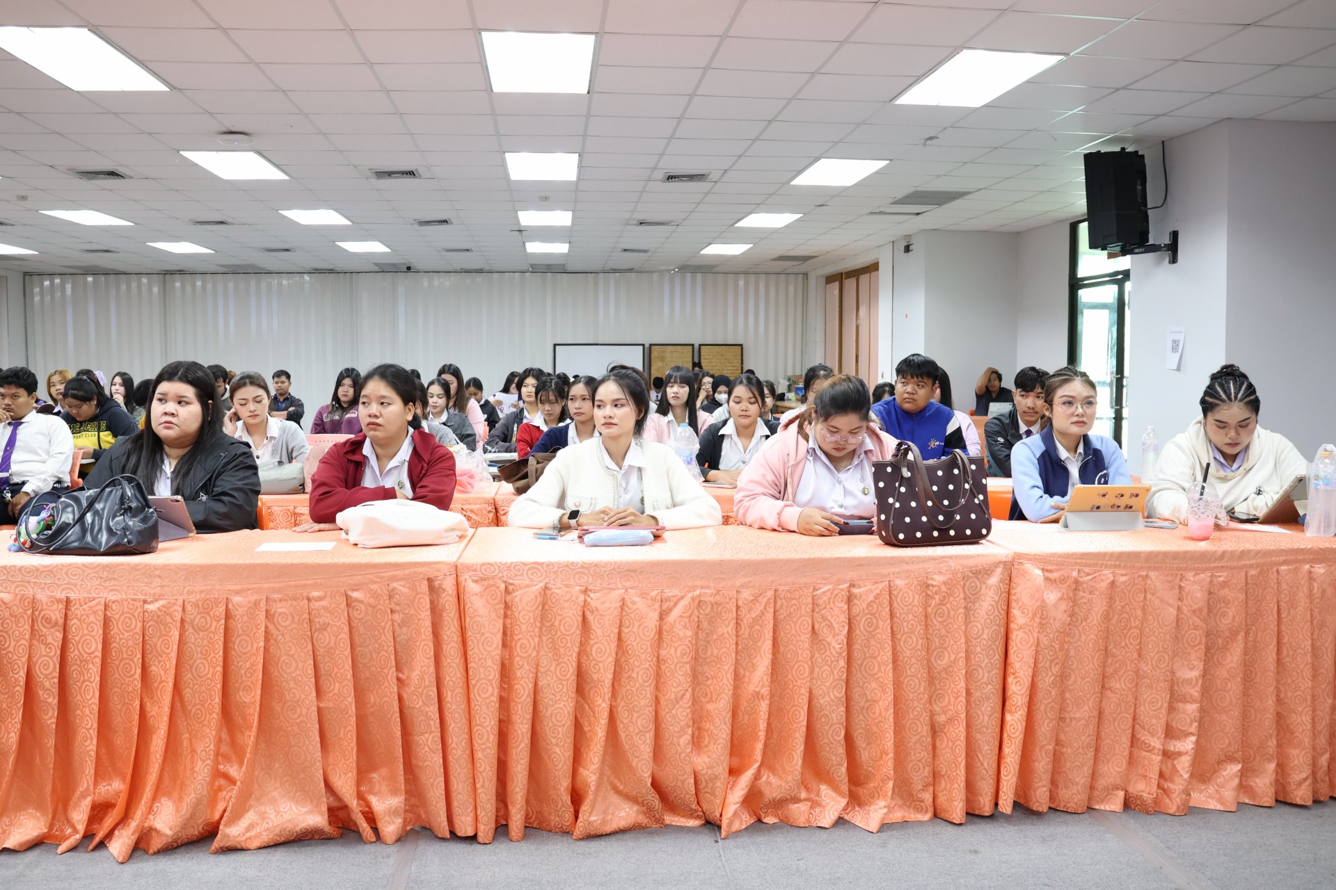 โครงการอบรมเสริมสร้างภาพลักษณ์และเตรียมความพร้อมสู่บัณฑิตคุณภาพ มุ่งสู่ตลาดแรงงาน คณะวิทยาการจัดการ - รูปภาพ 2
