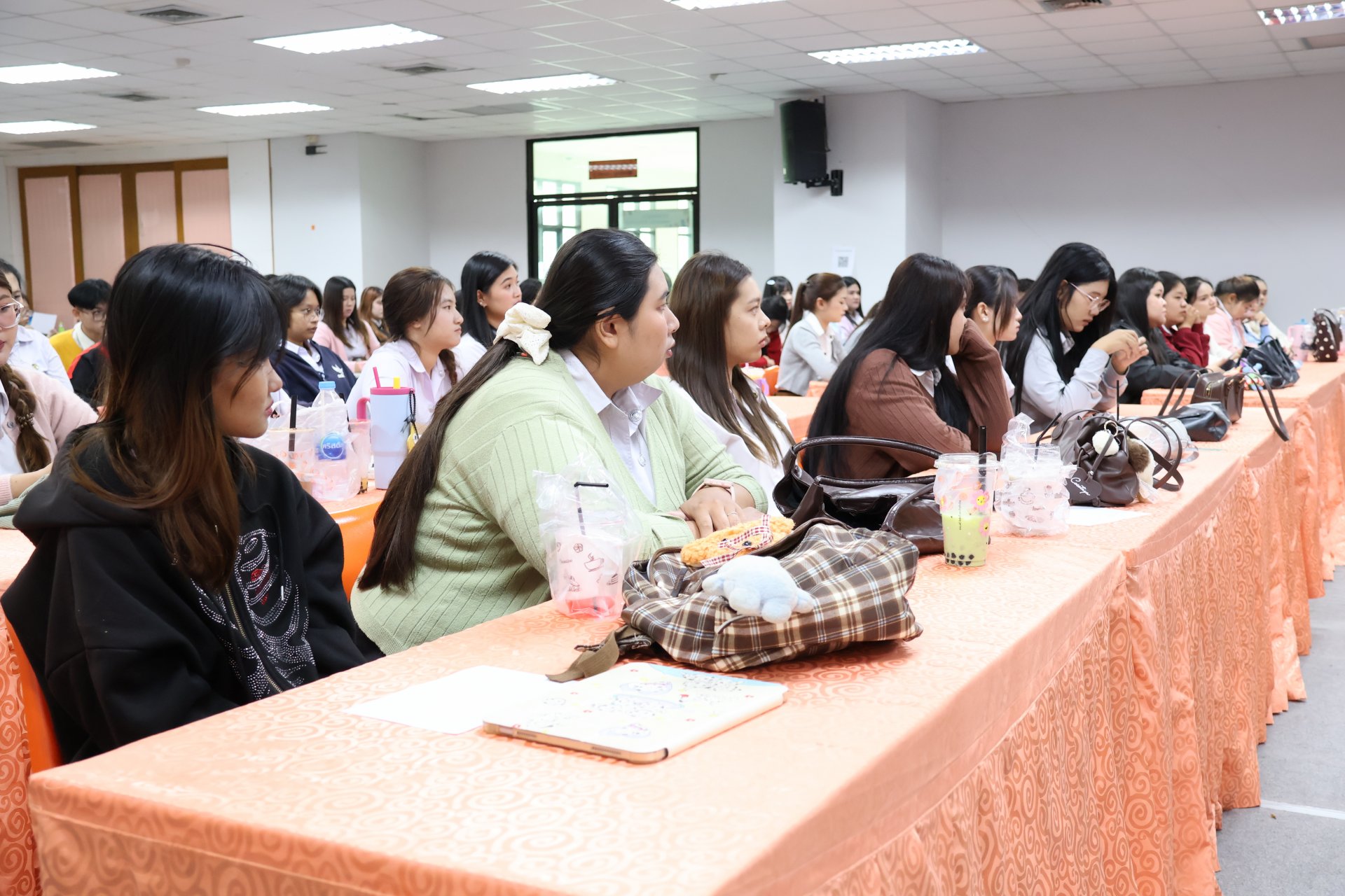 โครงการอบรมเสริมสร้างภาพลักษณ์และเตรียมความพร้อมสู่บัณฑิตคุณภาพ มุ่งสู่ตลาดแรงงาน คณะวิทยาการจัดการ - รูปภาพ 3