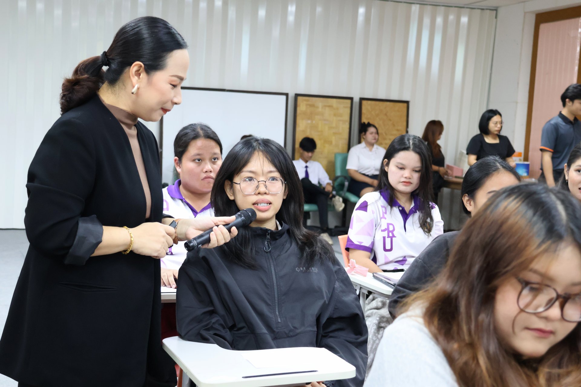 โครงการอบรมเสริมสร้างภาพลักษณ์และเตรียมความพร้อมสู่บัณฑิตคุณภาพ มุ่งสู่ตลาดแรงงาน คณะวิทยาการจัดการ - รูปภาพ 8