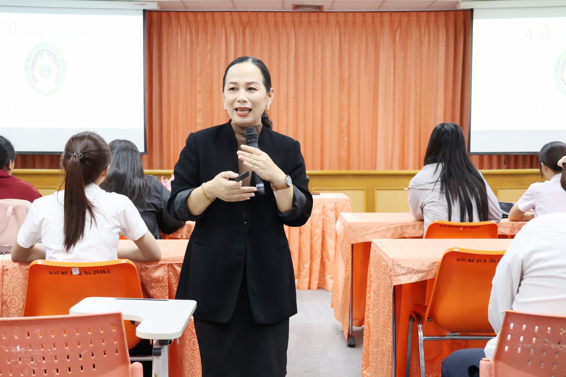 โครงการอบรมเสริมสร้างภาพลักษณ์และเตรียมความพร้อมสู่บัณฑิตคุณภาพ มุ่งสู่ตลาดแรงงาน คณะวิทยาการจัดการ - รูปภาพ 10