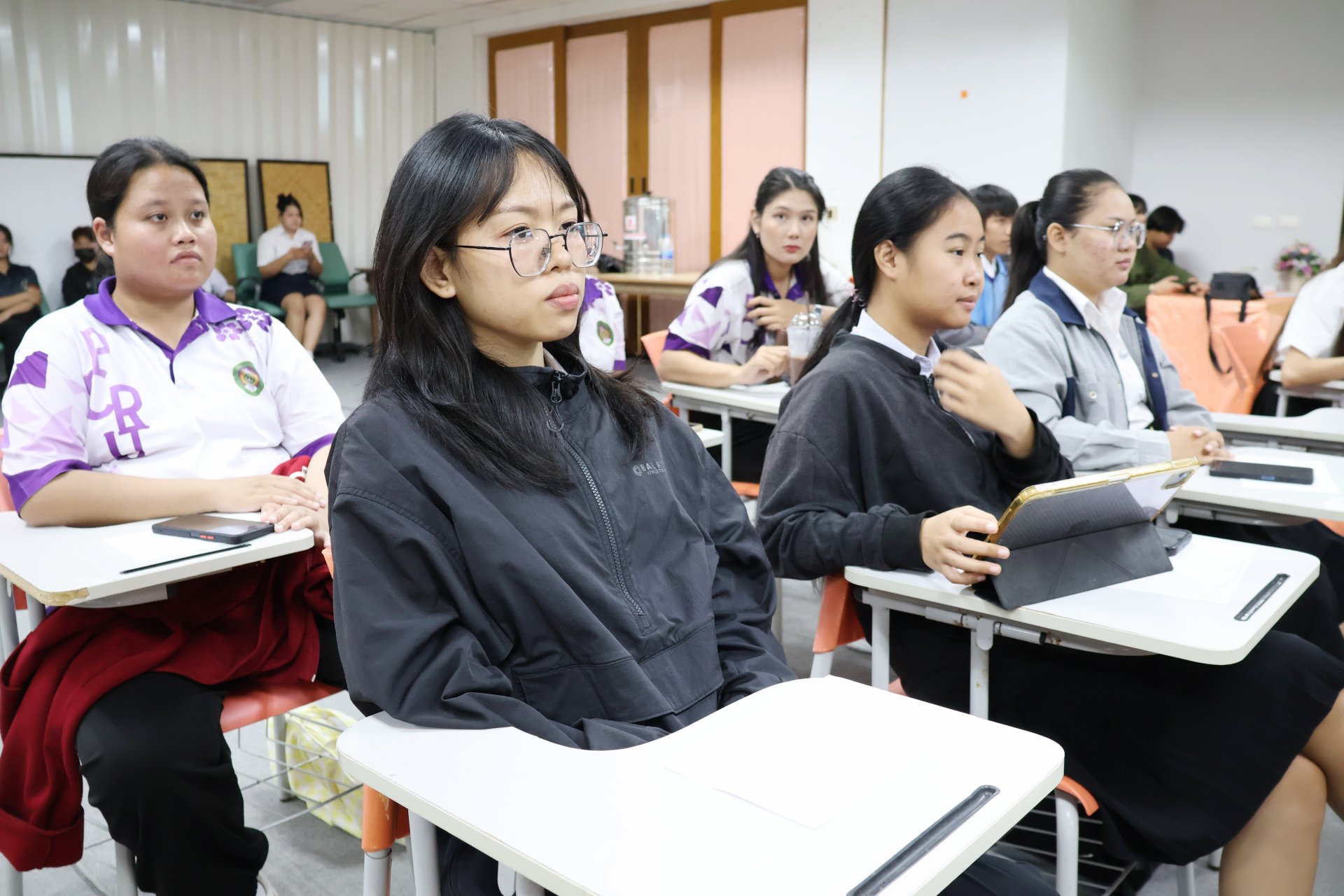 โครงการอบรมเสริมสร้างภาพลักษณ์และเตรียมความพร้อมสู่บัณฑิตคุณภาพ มุ่งสู่ตลาดแรงงาน คณะวิทยาการจัดการ - รูปภาพ 11