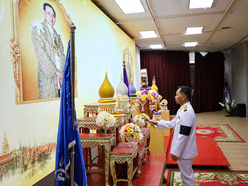 พิธีรับเครื่องหมายตราสัญลักษณ์ประจำมหาวิทยาลัย ประจำปีการศึกษา 2569 สำหรับนักศึกษาชั้นปีที่ 1 - รูปภาพ 1