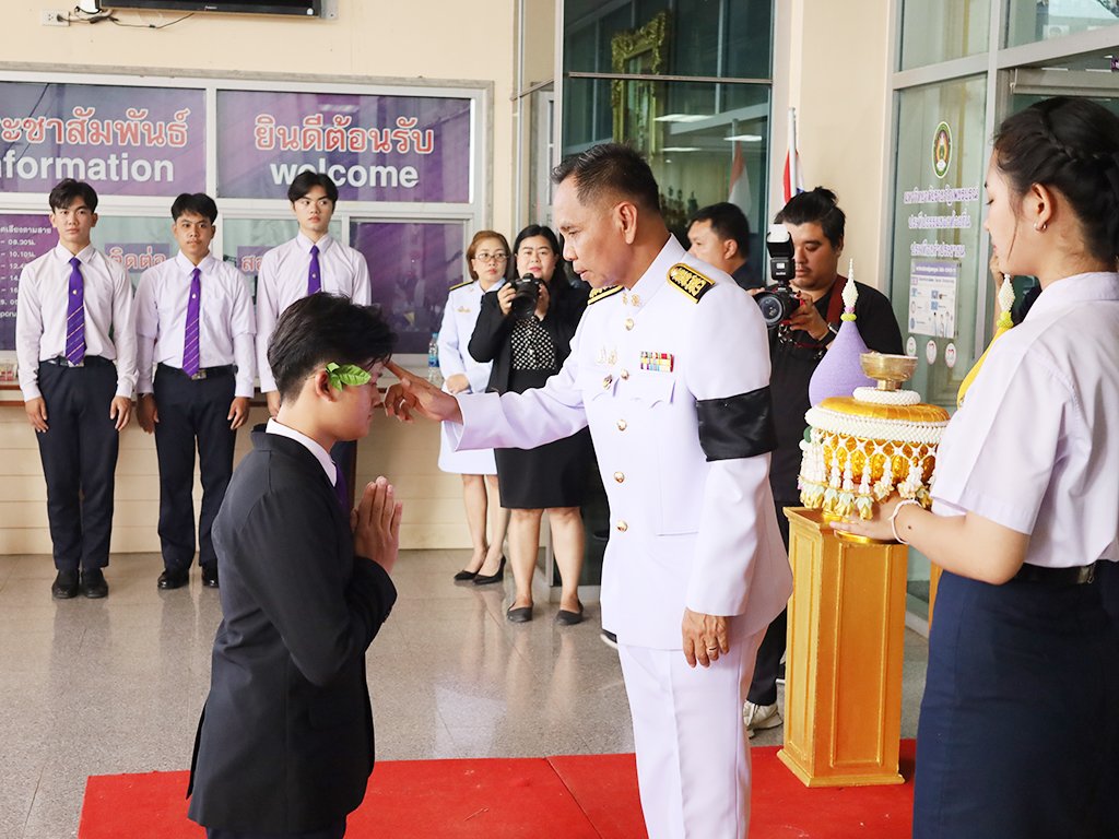 พิธีรับเครื่องหมายตราสัญลักษณ์ประจำมหาวิทยาลัย ประจำปีการศึกษา 2569 สำหรับนักศึกษาชั้นปีที่ 1 - รูปภาพ 3