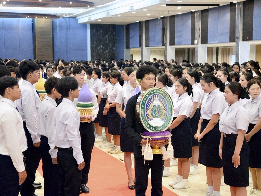 พิธีรับเครื่องหมายตราสัญลักษณ์ประจำมหาวิทยาลัย ประจำปีการศึกษา 2569 สำหรับนักศึกษาชั้นปีที่ 1 - รูปภาพ 11