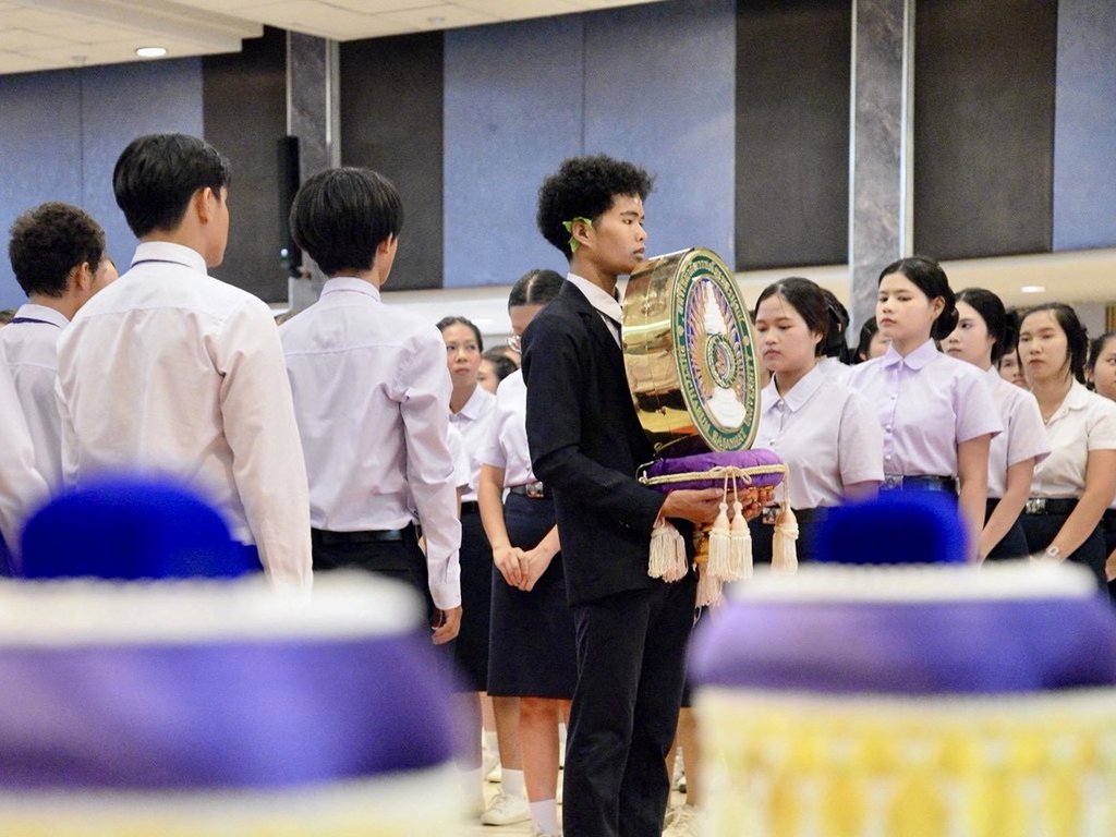 พิธีรับเครื่องหมายตราสัญลักษณ์ประจำมหาวิทยาลัย ประจำปีการศึกษา 2569 สำหรับนักศึกษาชั้นปีที่ 1 - รูปภาพ 13