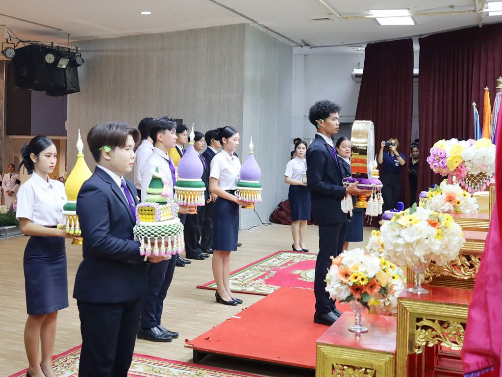 พิธีรับเครื่องหมายตราสัญลักษณ์ประจำมหาวิทยาลัย ประจำปีการศึกษา 2569 สำหรับนักศึกษาชั้นปีที่ 1 - รูปภาพ 15
