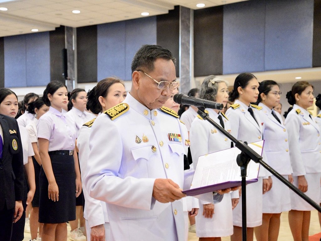 พิธีรับเครื่องหมายตราสัญลักษณ์ประจำมหาวิทยาลัย ประจำปีการศึกษา 2569 สำหรับนักศึกษาชั้นปีที่ 1 - รูปภาพ 18