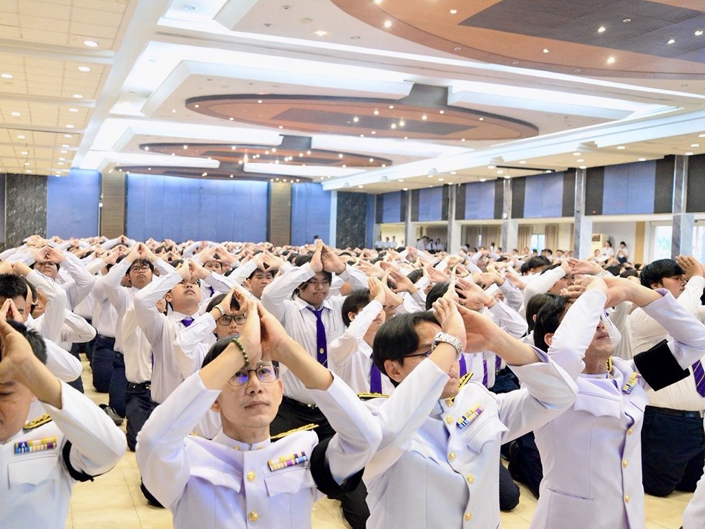 พิธีรับเครื่องหมายตราสัญลักษณ์ประจำมหาวิทยาลัย ประจำปีการศึกษา 2569 สำหรับนักศึกษาชั้นปีที่ 1 - รูปภาพ 21
