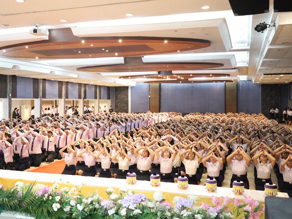 พิธีรับเครื่องหมายตราสัญลักษณ์ประจำมหาวิทยาลัย ประจำปีการศึกษา 2569 สำหรับนักศึกษาชั้นปีที่ 1 - รูปภาพ 22