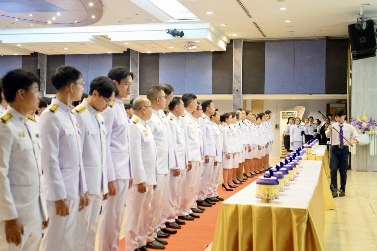 พิธีรับเครื่องหมายตราสัญลักษณ์ประจำมหาวิทยาลัย ประจำปีการศึกษา 2569 สำหรับนักศึกษาชั้นปีที่ 1 - รูปภาพ 25