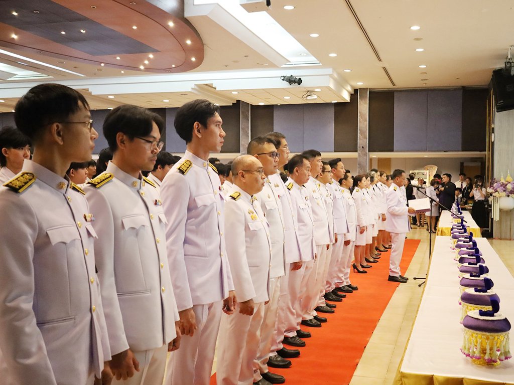 พิธีรับเครื่องหมายตราสัญลักษณ์ประจำมหาวิทยาลัย ประจำปีการศึกษา 2569 สำหรับนักศึกษาชั้นปีที่ 1 - รูปภาพ 26