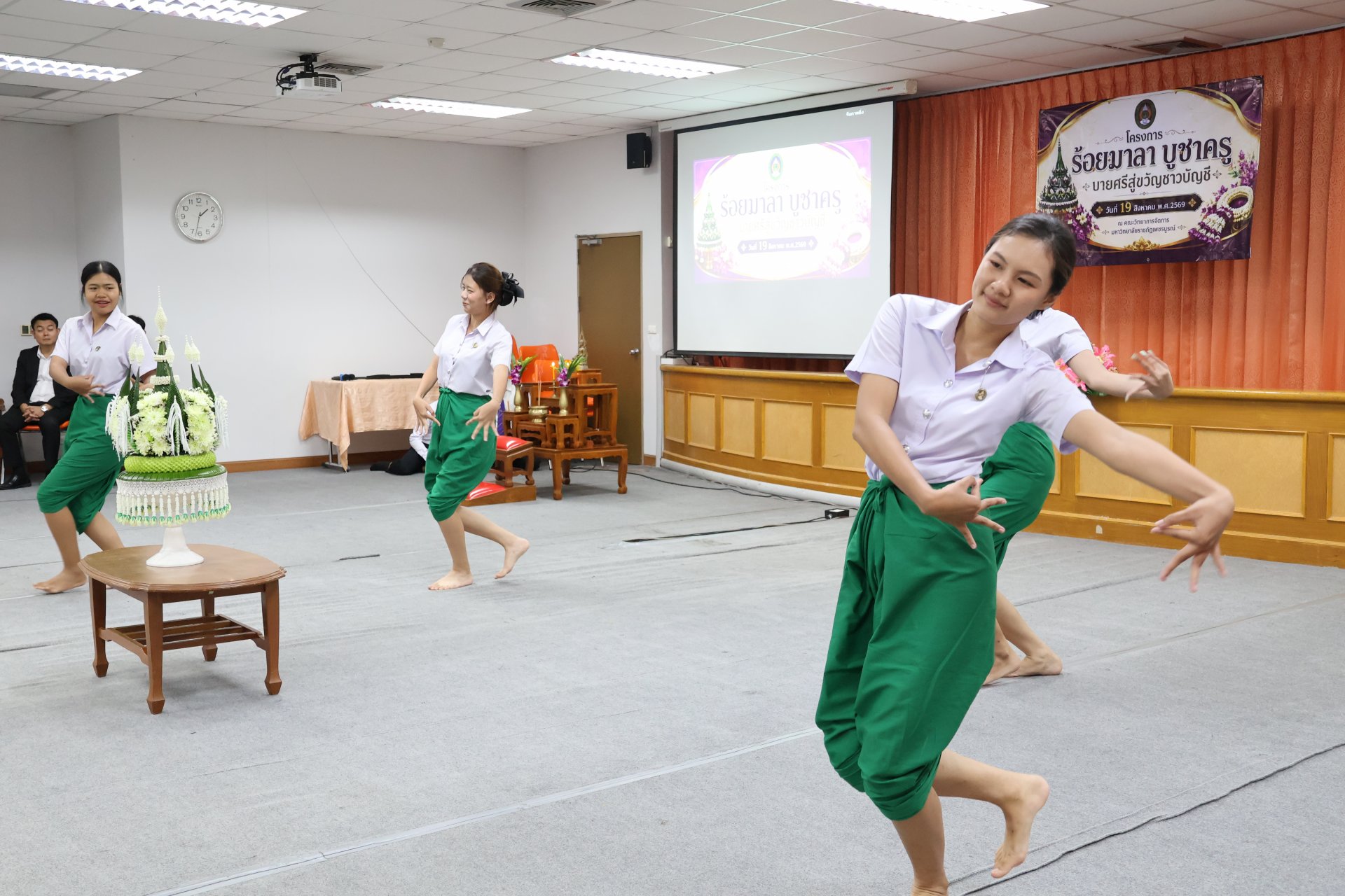 โครงการ "ร้อยมาลา บูชาครู" บายศรีสู่ขวัญชาวบัญชี - รูปภาพ 5