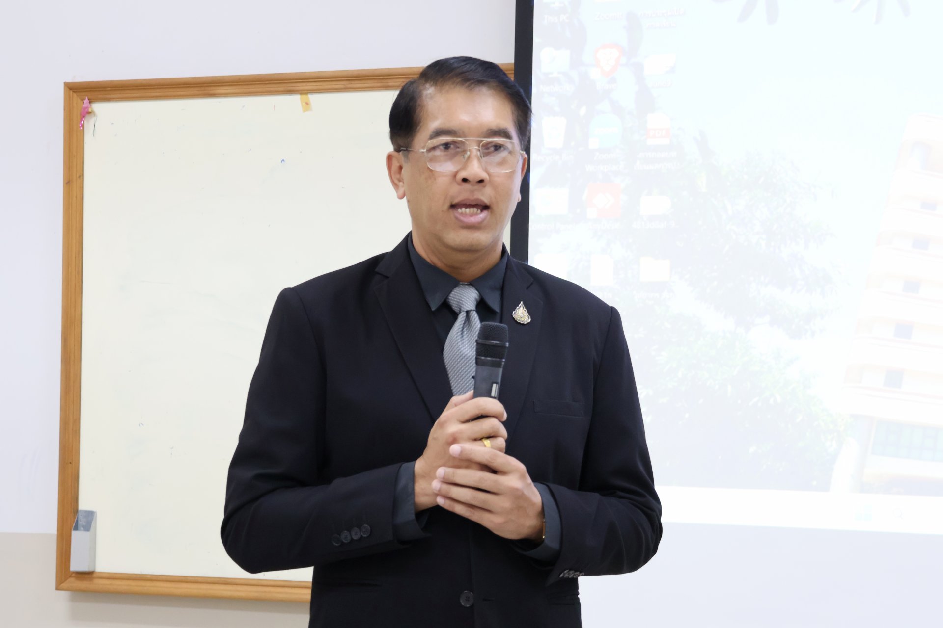 โครงการอบรมการแลกเปลี่ยนเรียนรู้การถอดบทเรียนผลการประเมิน AUN-QA เพื่อยกระดับคุณภาพหลักสูตรของคณะวิทยาการจัดการ - รูปภาพ 16