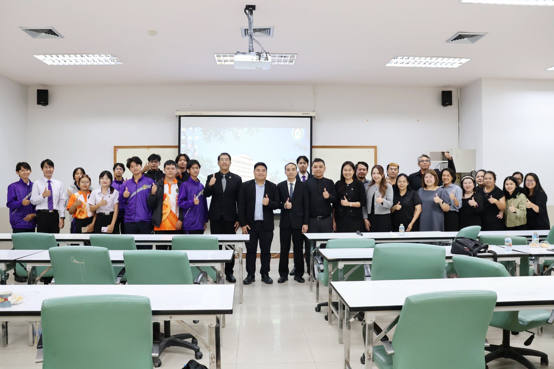 โครงการอบรมการแลกเปลี่ยนเรียนรู้การถอดบทเรียนผลการประเมิน AUN-QA เพื่อยกระดับคุณภาพหลักสูตรของคณะวิทยาการจัดการ - รูปภาพ 19