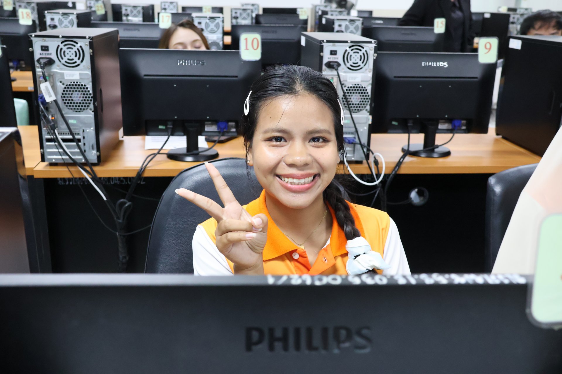 โครงการอบรมเชิงปฏิบัติการ เรื่อง “การประยุกต์ใช้ปัญญาประดิษฐ์ (AI) ในงานบริหารทรัพยากรบุคคล และจริยริธรรมในการใช้ AI สำหรับนักศึกษาสาขาวิชาการบริหารและเทคโนโลยีทรัพยากรบุคคล” - รูปภาพ 6