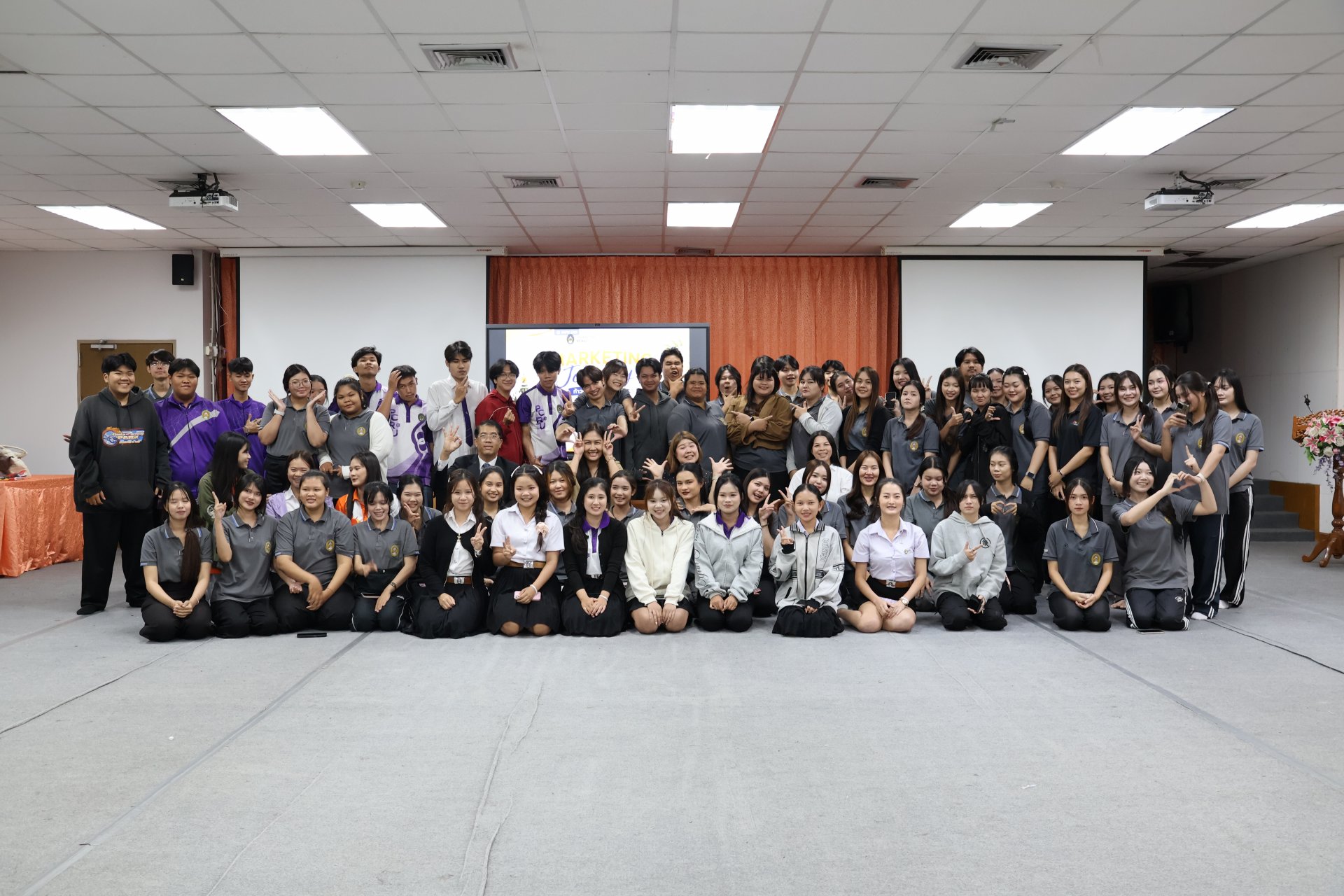 โครงการ Maketting Journer ก้าวแรกสู่รั้วการตลาด สานสัมพันธ์น้องพี่ และร่วมสืบสานประเพณีบายศรีสู่ขวัญ ประจำปีการศึกษา 2569 - รูปภาพ 34