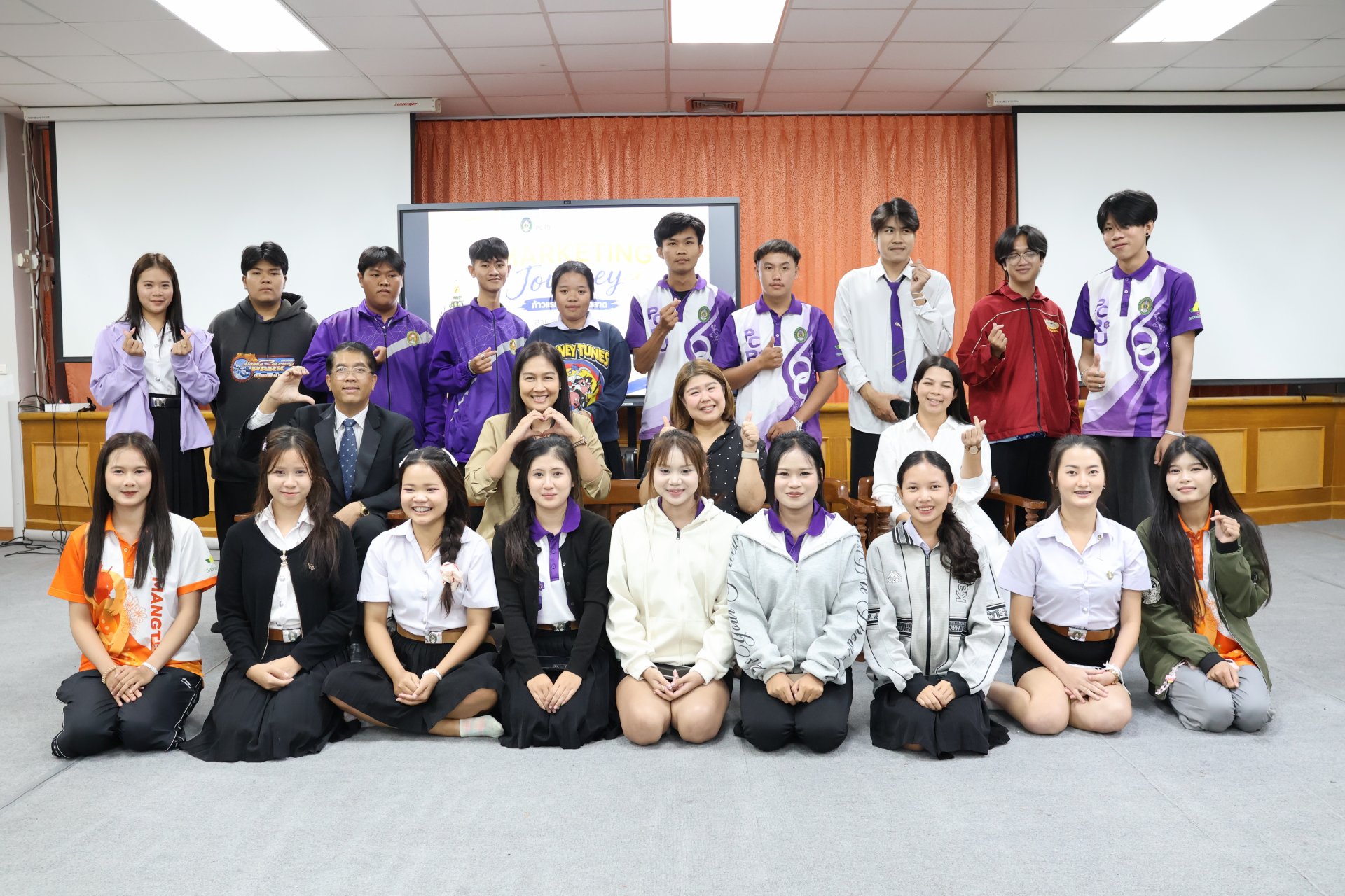 โครงการ Maketting Journer ก้าวแรกสู่รั้วการตลาด สานสัมพันธ์น้องพี่ และร่วมสืบสานประเพณีบายศรีสู่ขวัญ ประจำปีการศึกษา 2569 - รูปภาพ 35