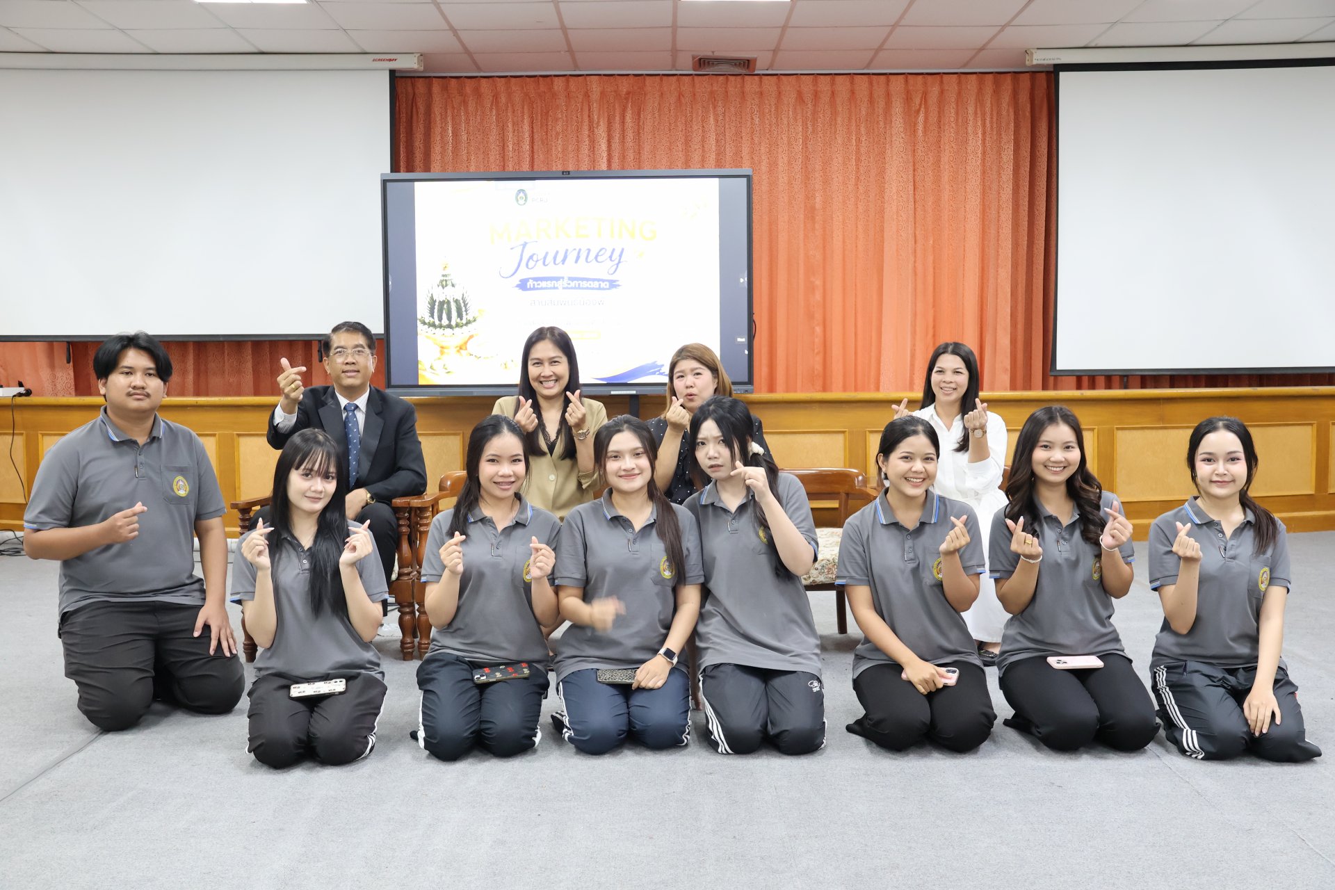 โครงการ Maketting Journer ก้าวแรกสู่รั้วการตลาด สานสัมพันธ์น้องพี่ และร่วมสืบสานประเพณีบายศรีสู่ขวัญ ประจำปีการศึกษา 2569 - รูปภาพ 42