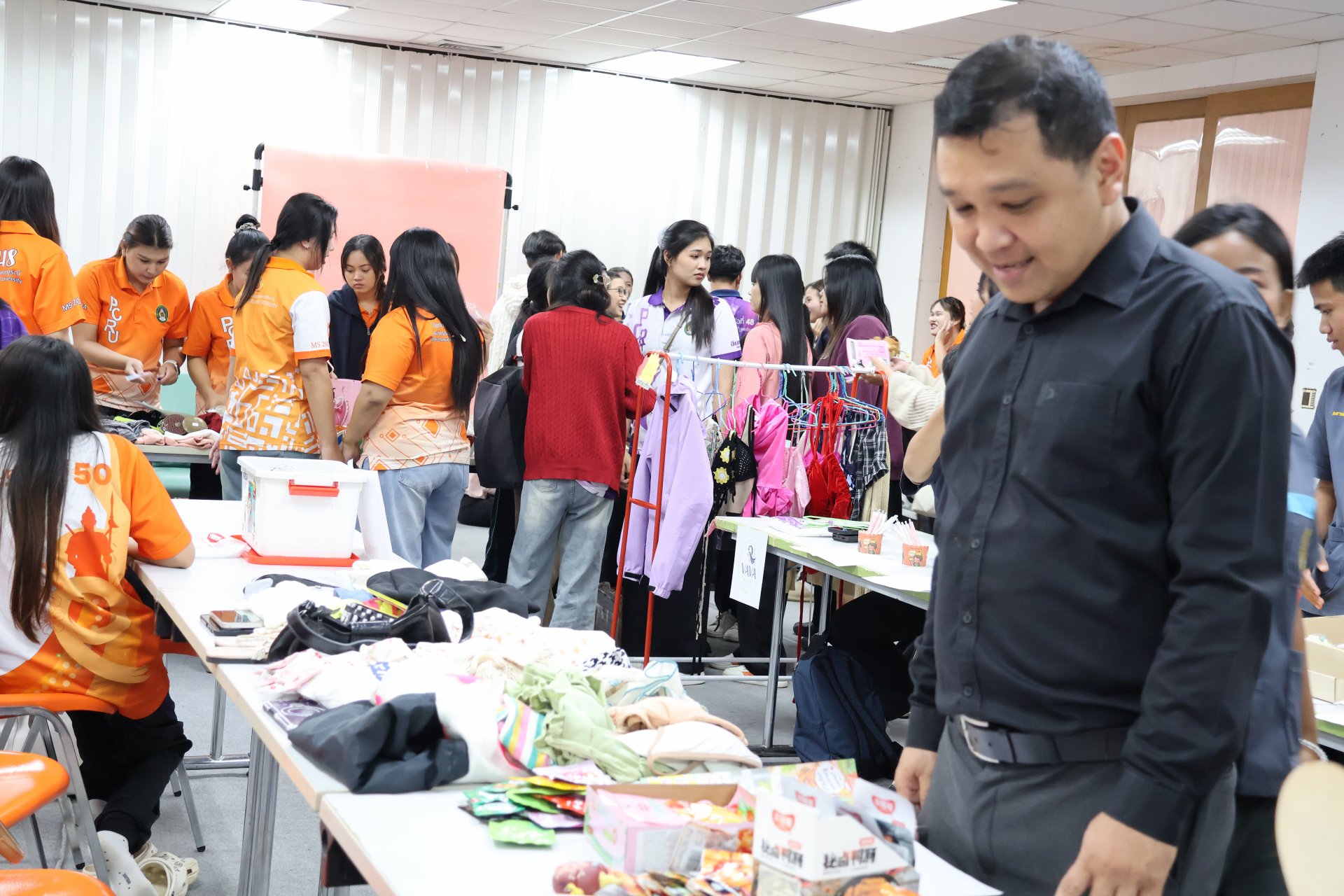 โครงการส่งเสริมทักษะการเป็นผู้ประกอบการ SECOND HAND แดนมหัศจรรย์ ตลาดนัดของมือสอง - รูปภาพ 6