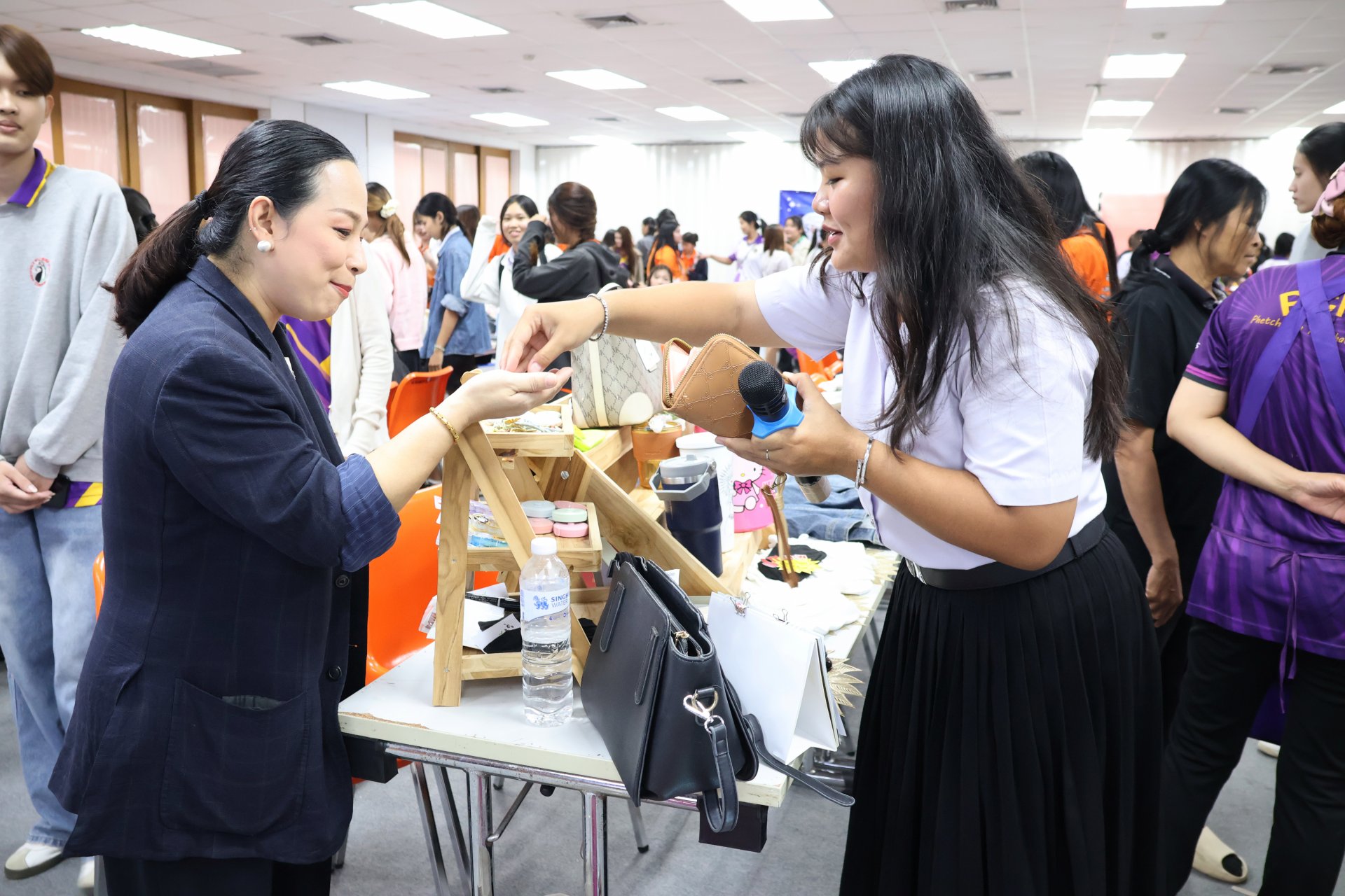 โครงการส่งเสริมทักษะการเป็นผู้ประกอบการ SECOND HAND แดนมหัศจรรย์ ตลาดนัดของมือสอง - รูปภาพ 7