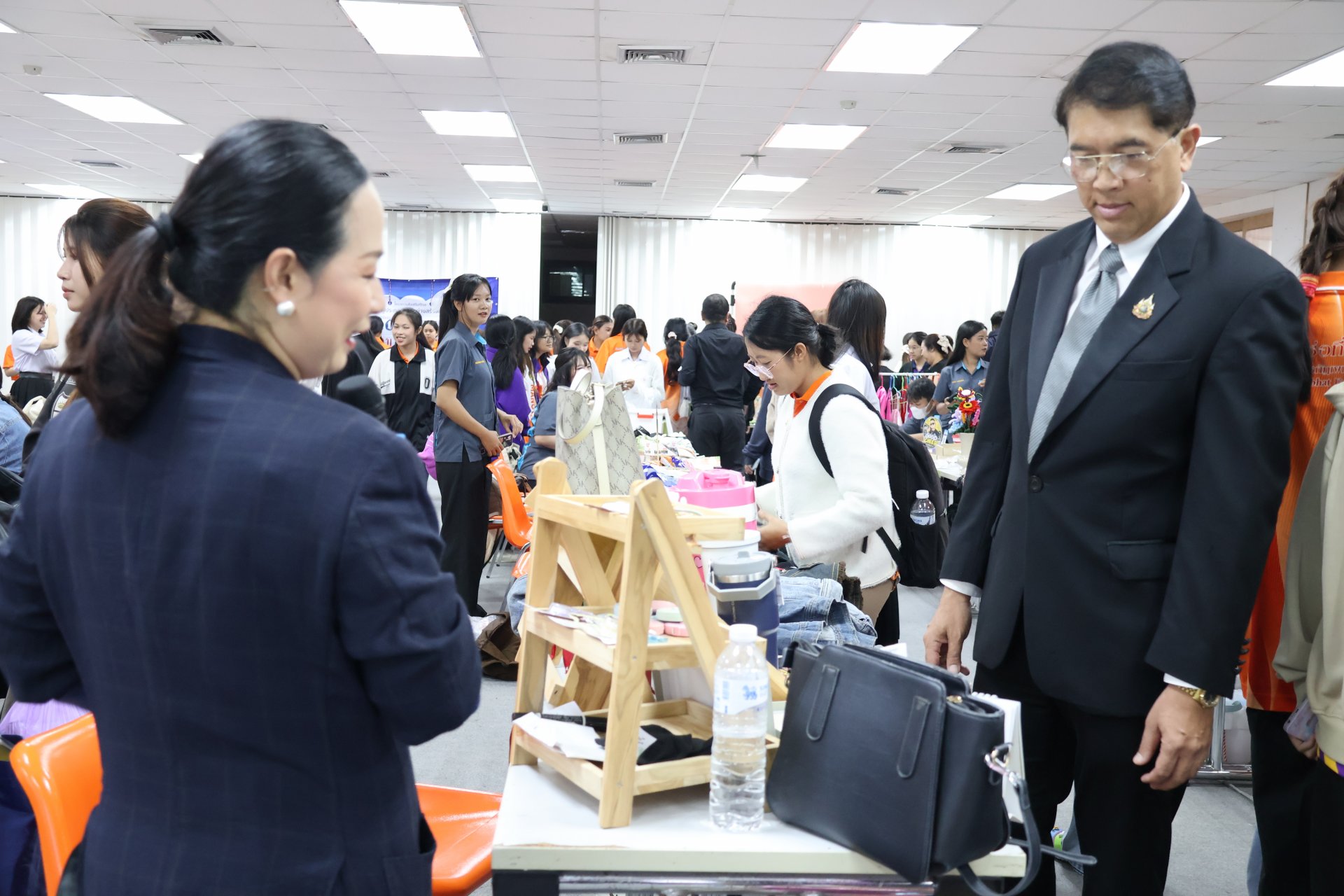 โครงการส่งเสริมทักษะการเป็นผู้ประกอบการ SECOND HAND แดนมหัศจรรย์ ตลาดนัดของมือสอง - รูปภาพ 9