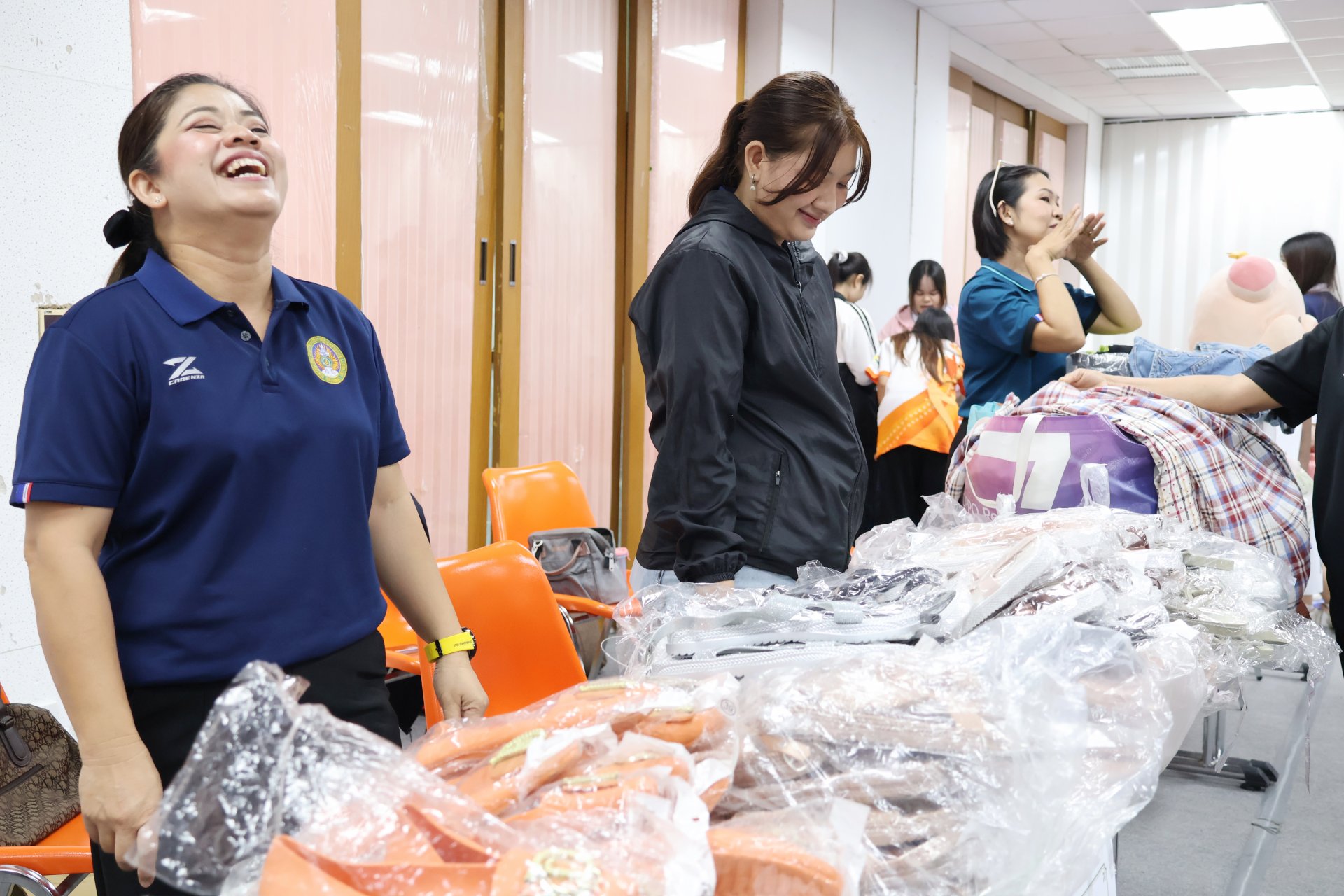 โครงการส่งเสริมทักษะการเป็นผู้ประกอบการ SECOND HAND แดนมหัศจรรย์ ตลาดนัดของมือสอง - รูปภาพ 12